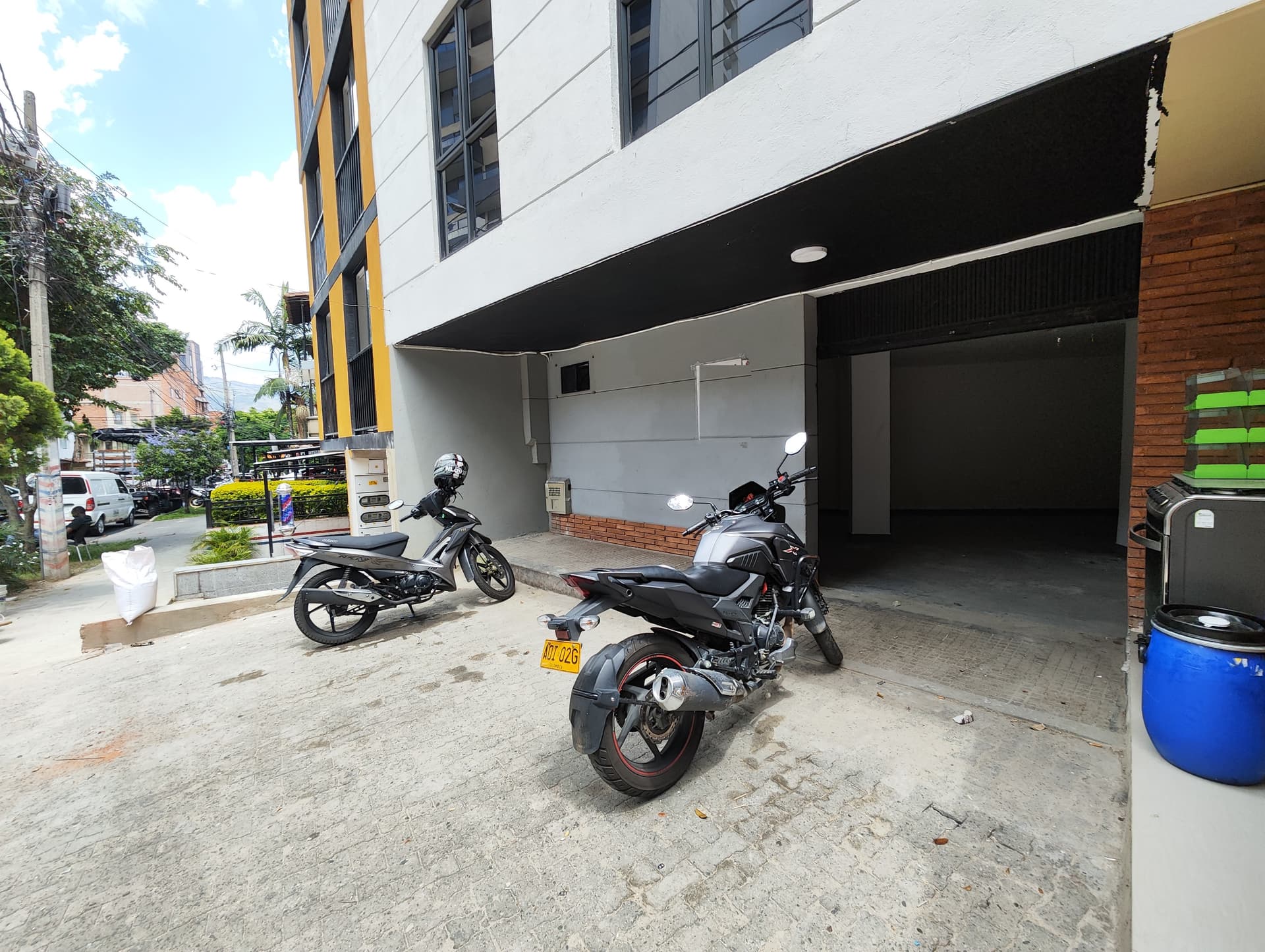 Local en arriendo en Laureles, Medellín — foto 1 de 8