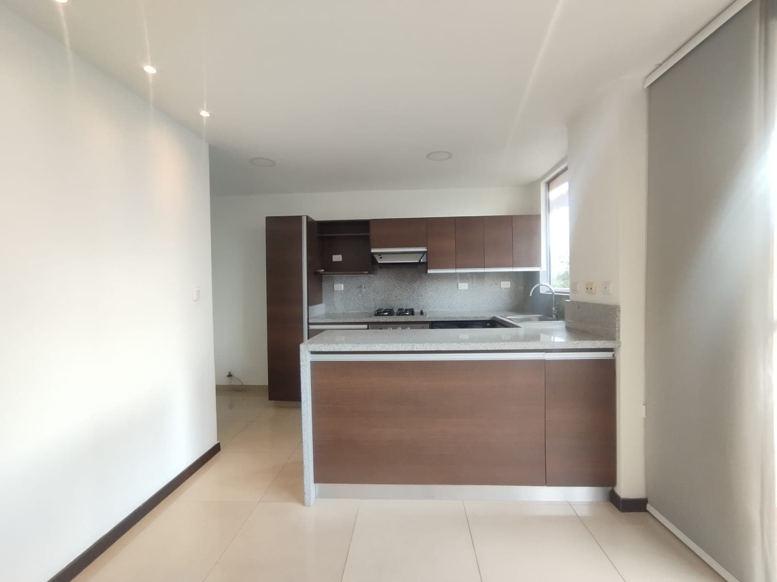 Apartamento en arriendo en Los Balsos, El Poblado, Medellín — foto 2 de 20