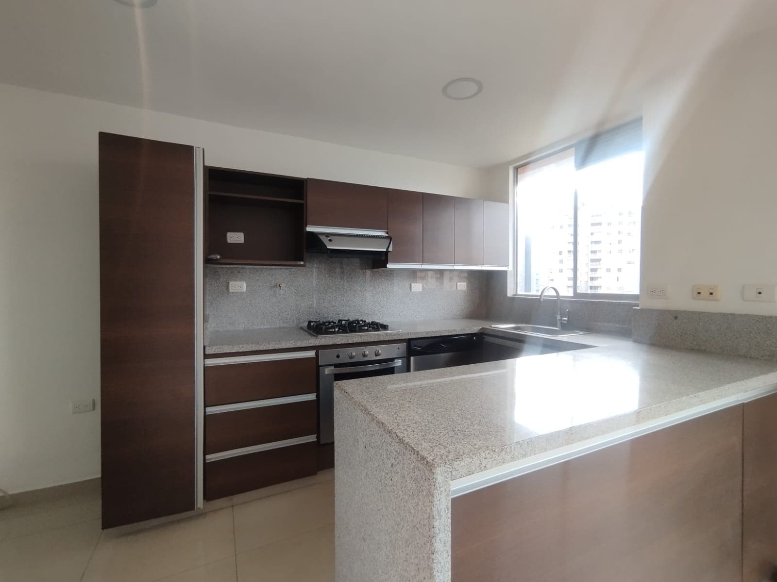 Apartamento en arriendo en Los Balsos, El Poblado, Medellín — foto 4 de 20