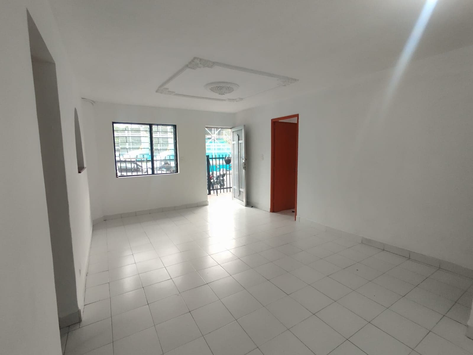 Casa Comercial en arriendo en Santa Fé, Guayabal, Medellín — foto 1 de 17