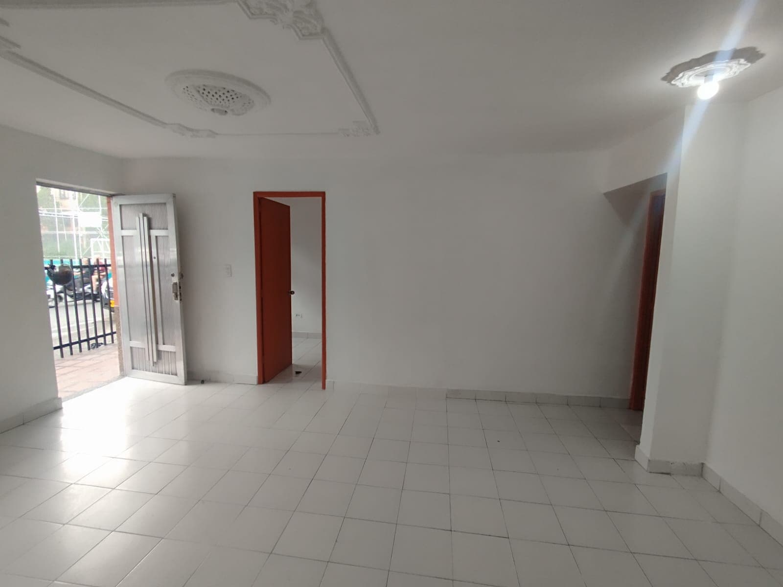 Casa Comercial en arriendo en Santa Fé, Guayabal, Medellín — foto 2 de 17