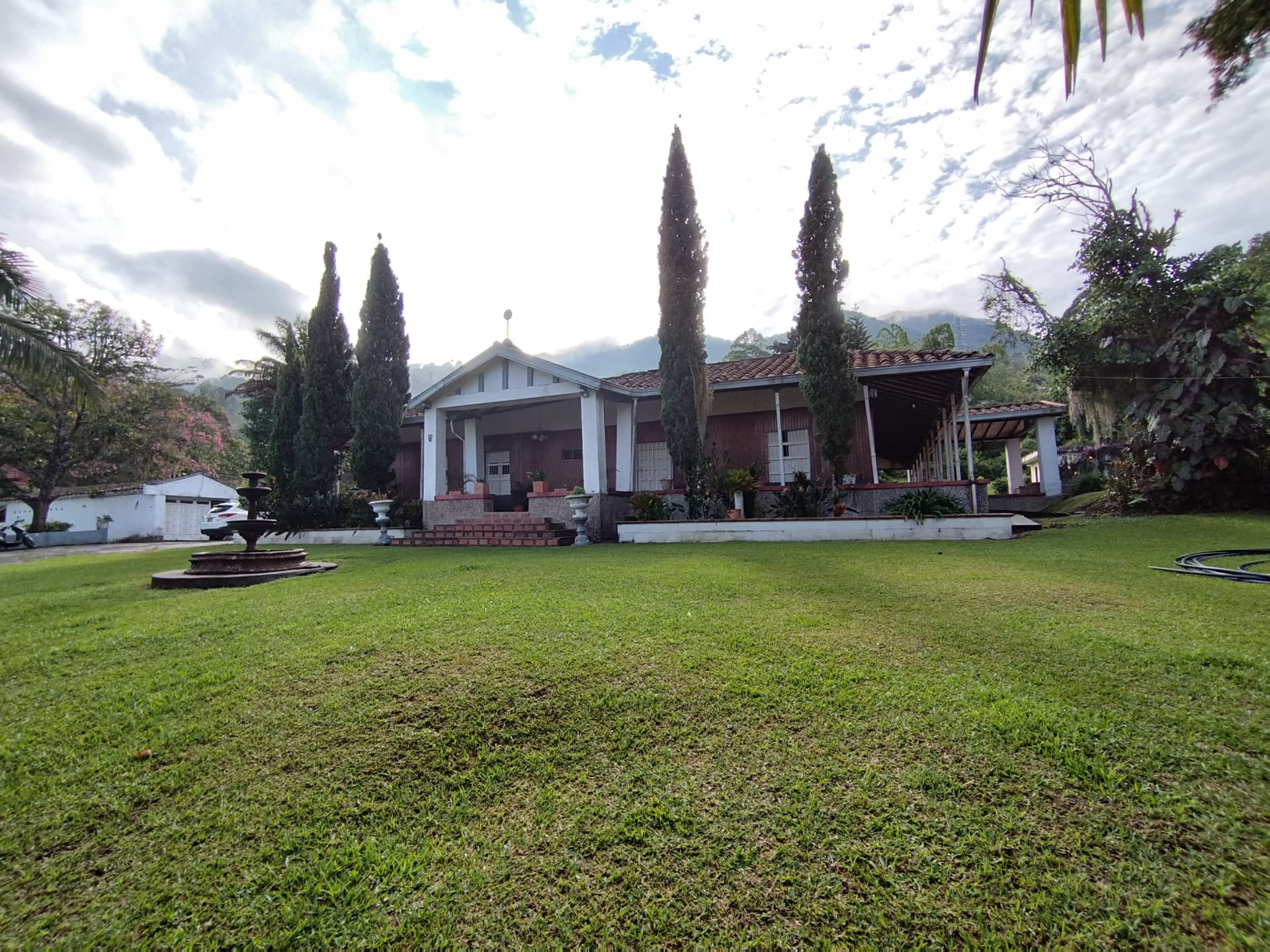 Casa Comercial en arriendo en Loma Del Escobero, Envigado — foto 1 de 20