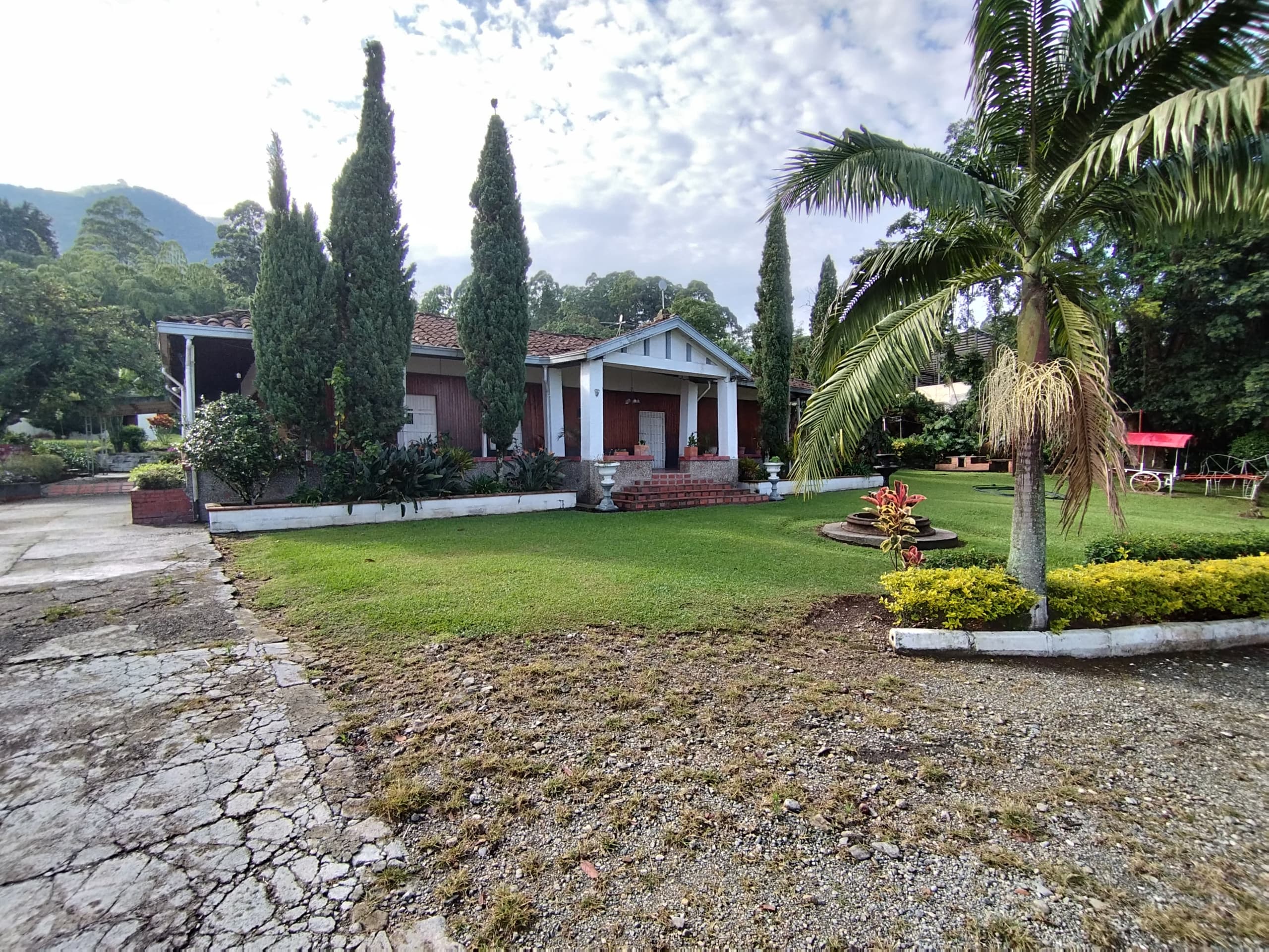 Casa Comercial en arriendo en Loma Del Escobero, Envigado — foto 2 de 20