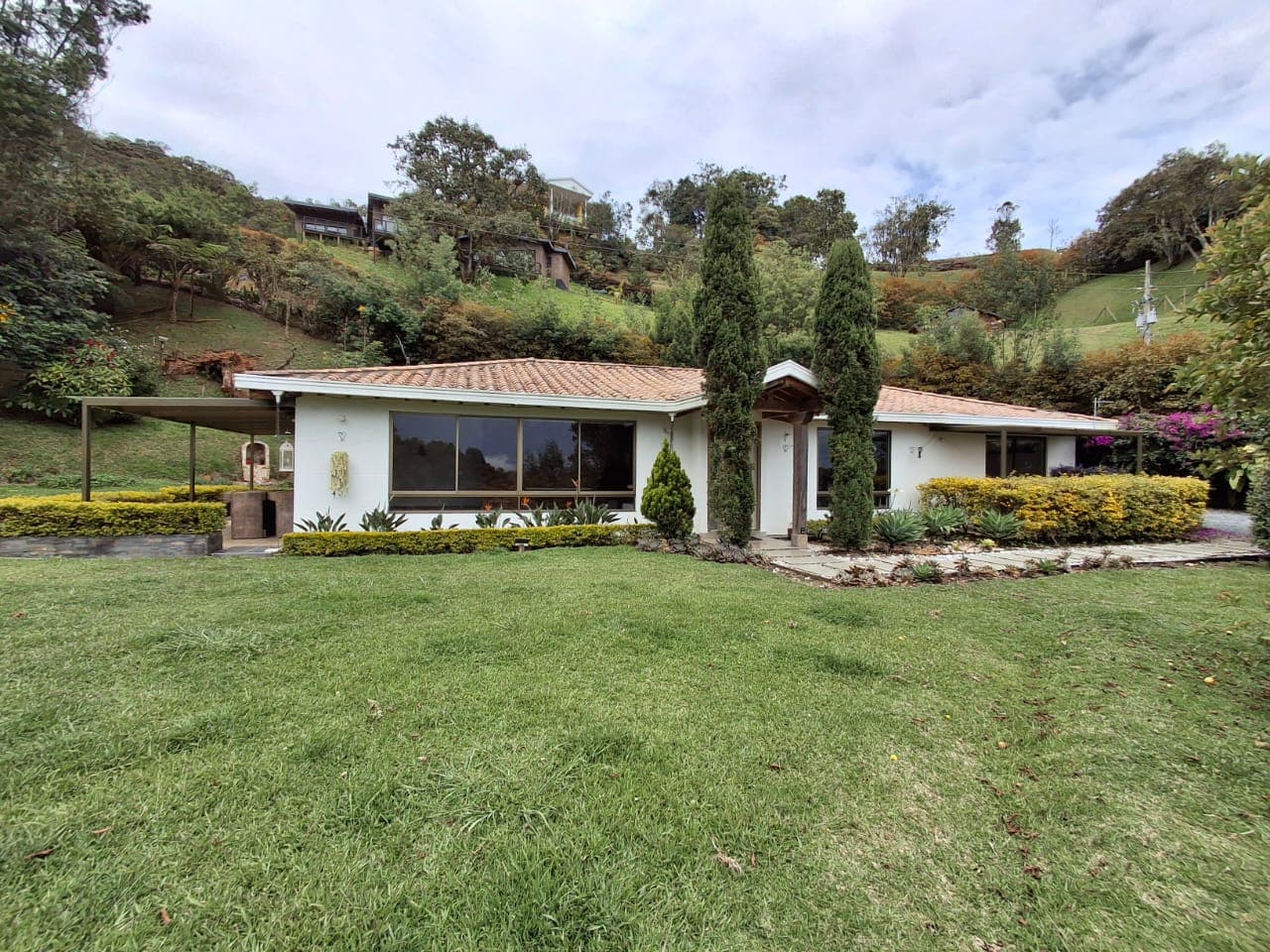Casa Campestre en arriendo en Loma Del Escobero El, Retiro — foto 1 de 20