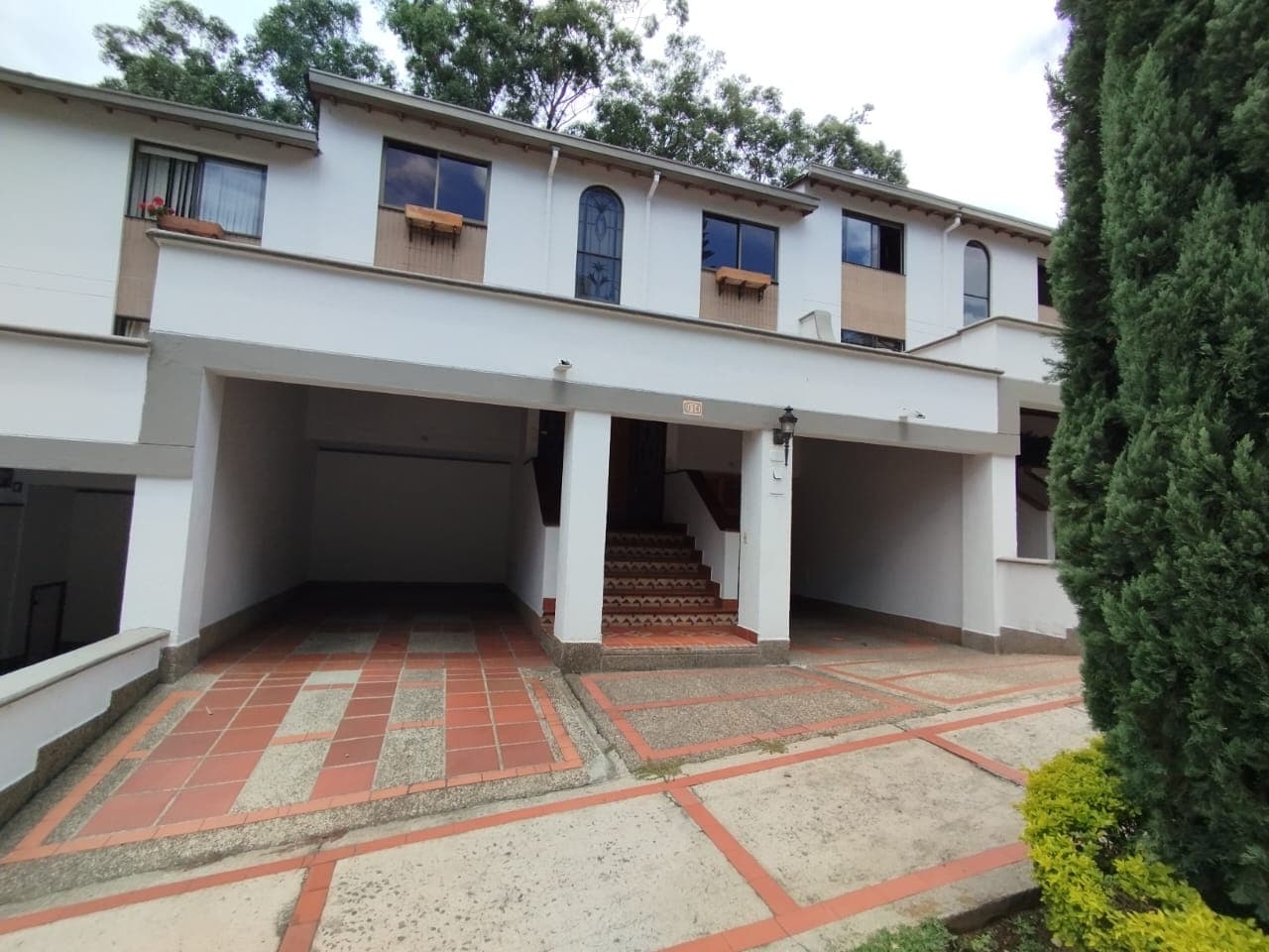 Casa Vivienda en arriendo en El Campestre La Frontera, El Poblado, Medellín — foto 1 de 20
