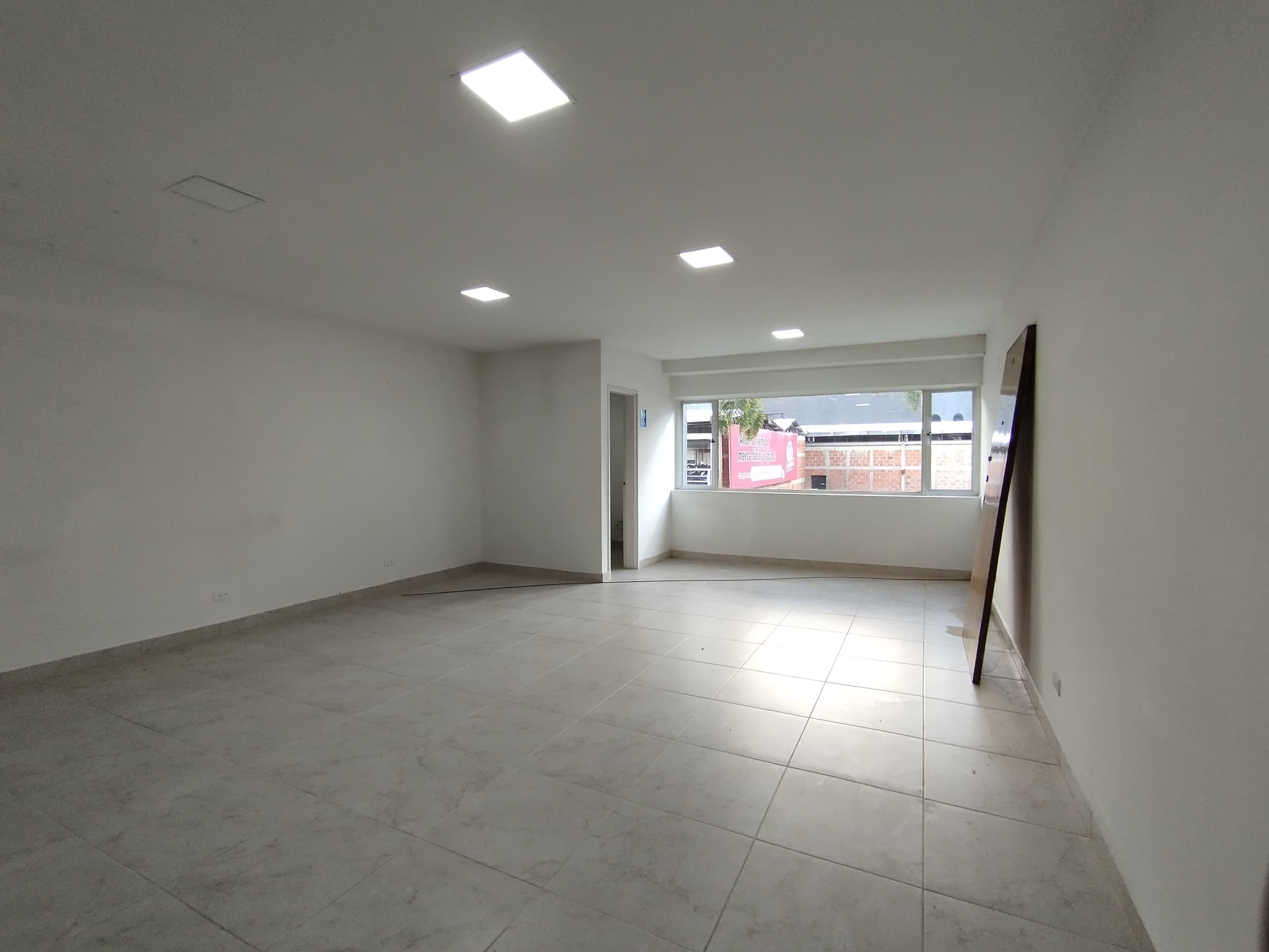 Oficina en arriendo en Parque De, Envigado — foto 1 de 8