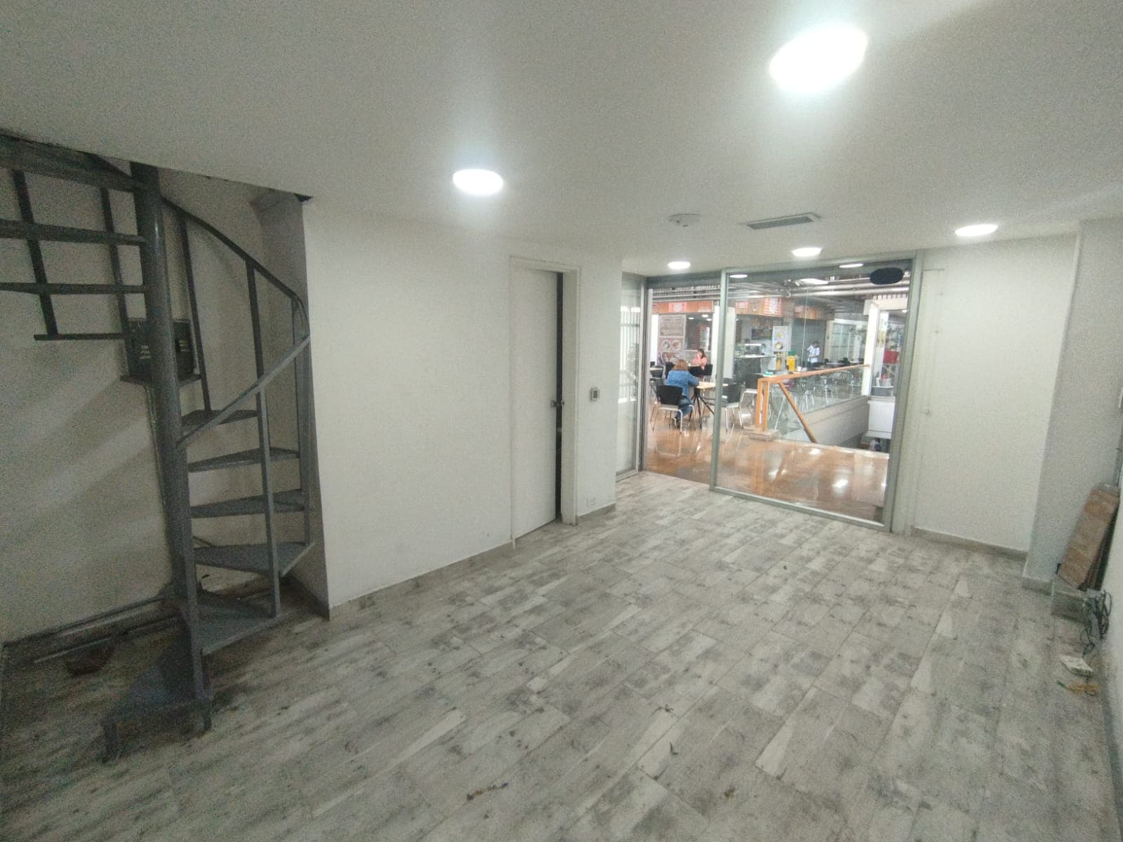 Local en arriendo en San Diego, El Poblado, Medellín — foto 1 de 10