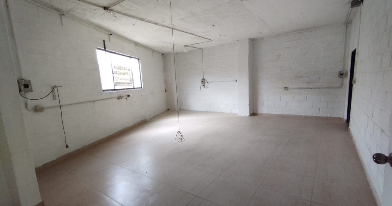 Bodega en arriendo en Tenche, Guayabal, Medellín — foto 2 de 13