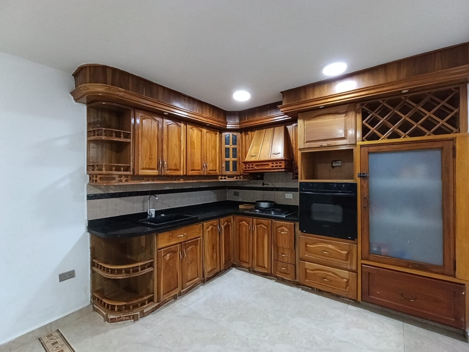 Casa Comercial en arriendo en Boston, Centro, Medellín — foto 2 de 20