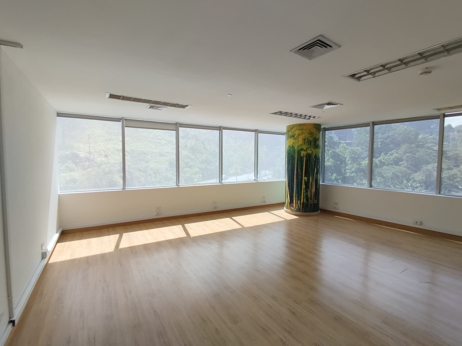 Oficina en arriendo en Loma Del Indio, El Poblado, Medellín — foto 1 de 12