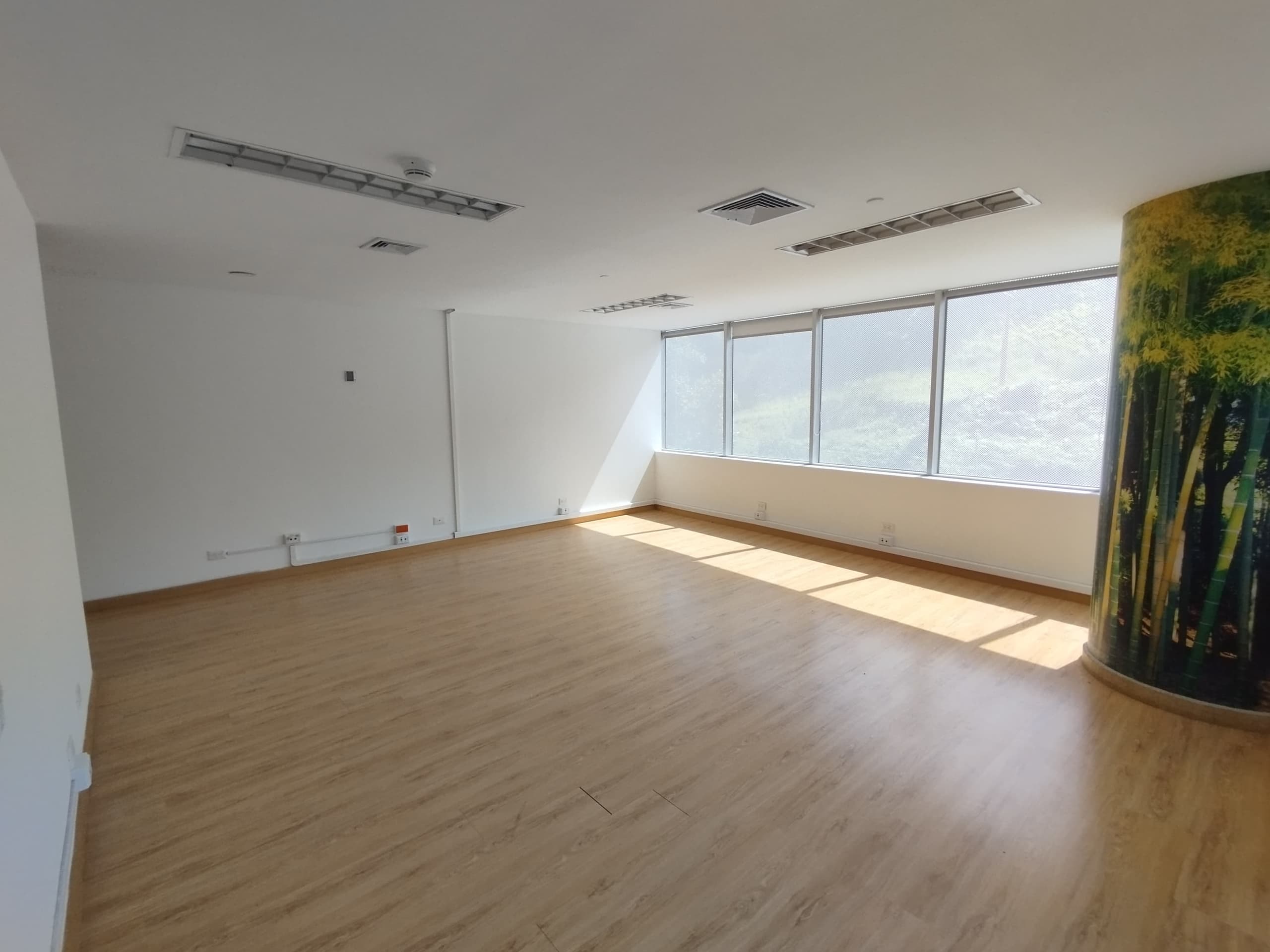 Oficina en arriendo en Loma Del Indio, El Poblado, Medellín — foto 3 de 12