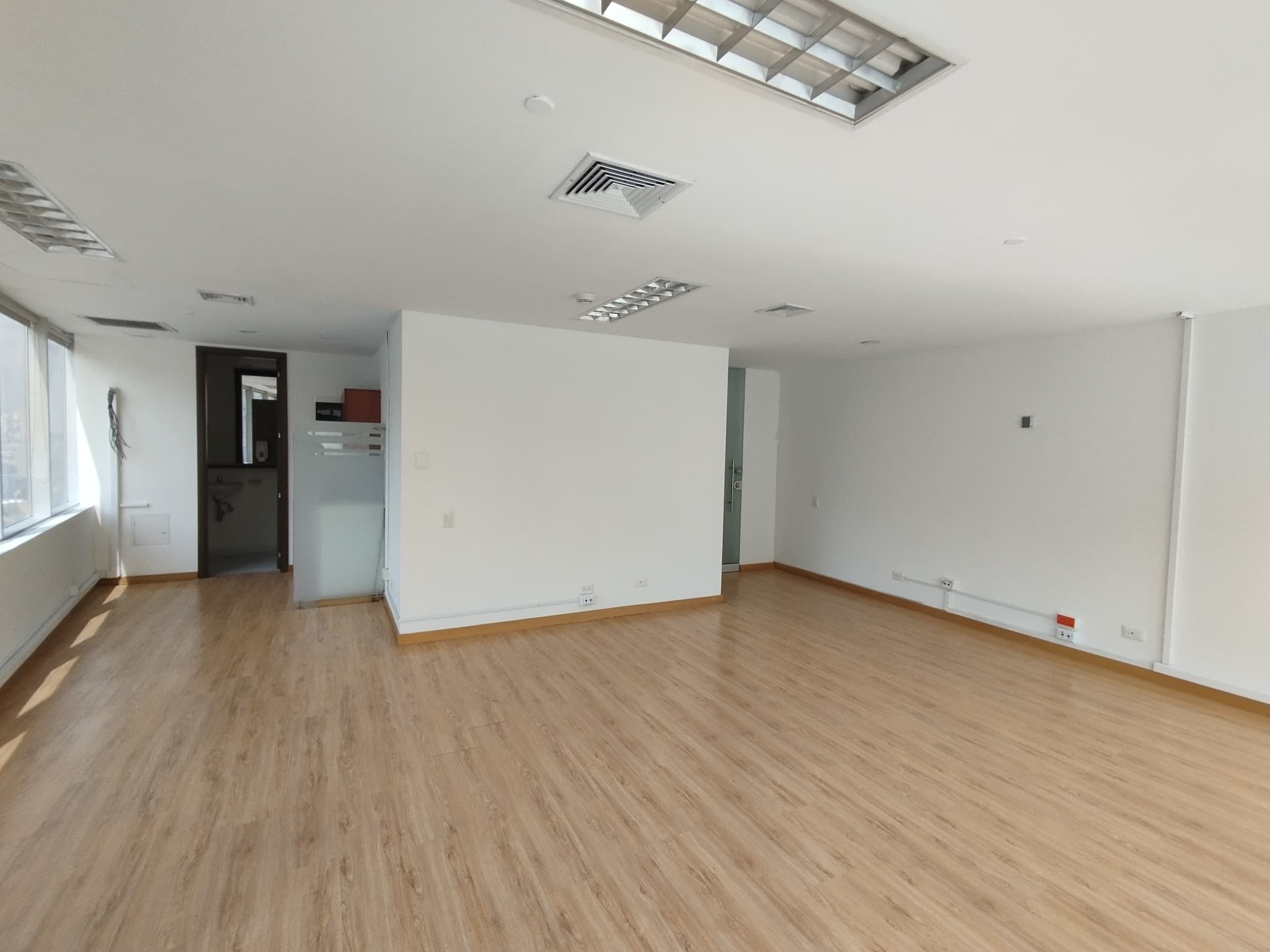 Oficina en arriendo en Loma Del Indio, El Poblado, Medellín — foto 5 de 12