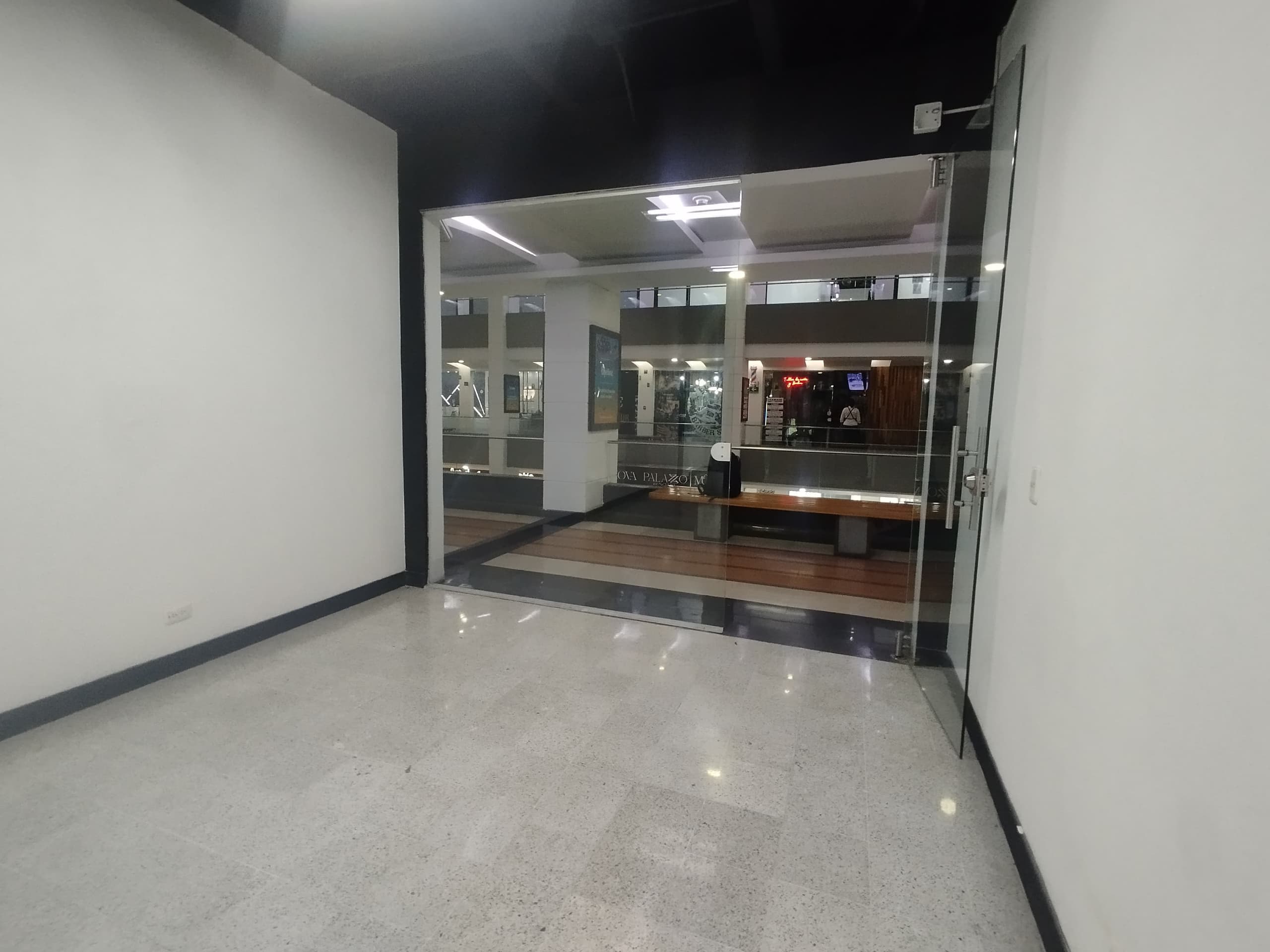 Local en arriendo en Milla De Oro, El Poblado, Medellín — foto 2 de 14