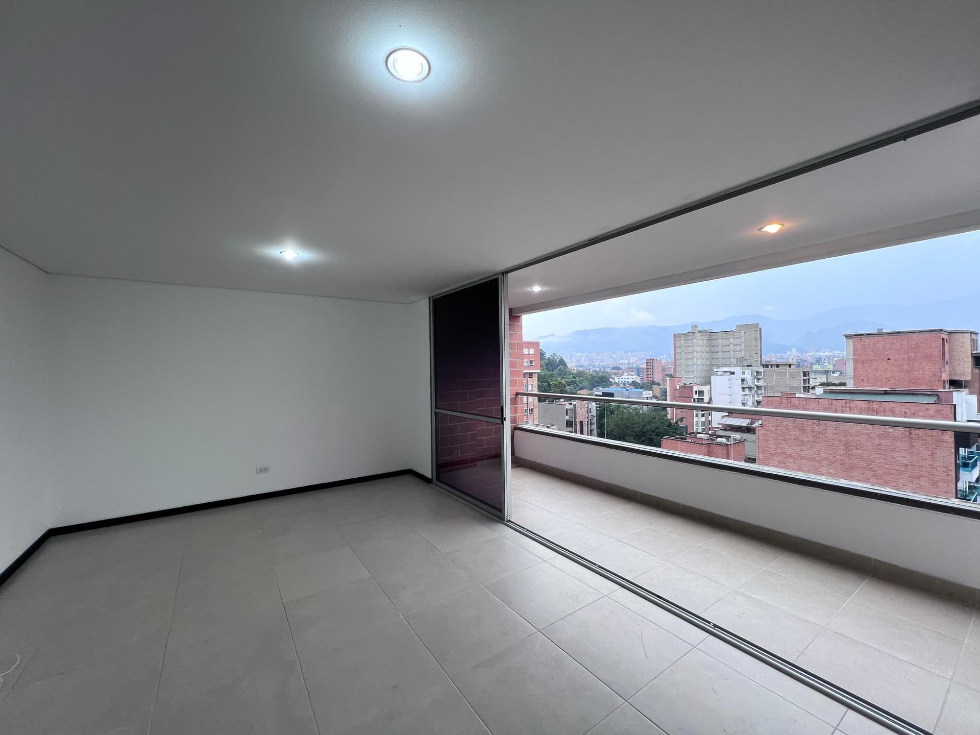 Apartamento en arriendo en Conquistadores, Laureles, Medellín — foto 1 de 20