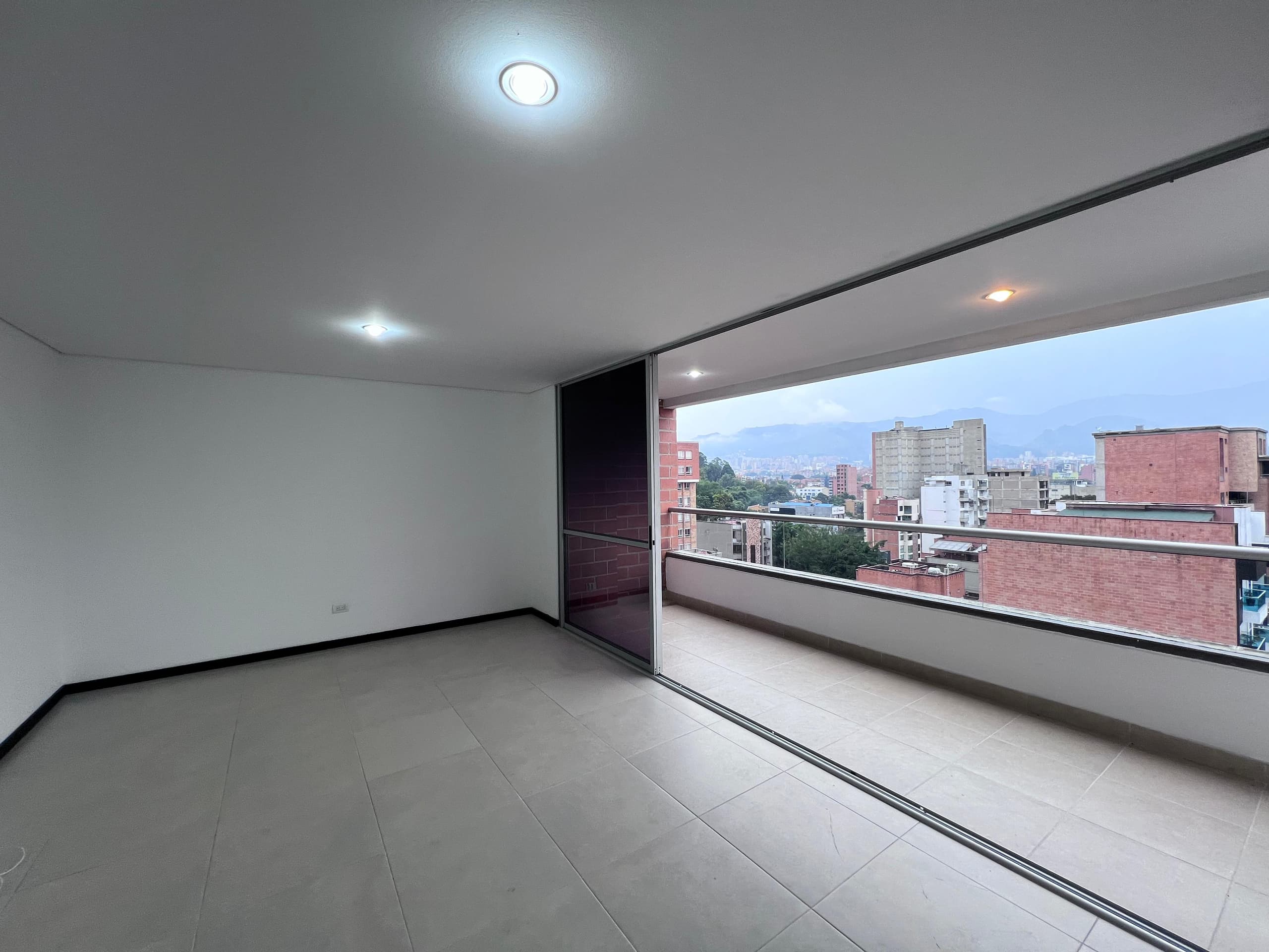 Apartamento en arriendo en Conquistadores, Laureles, Medellín — foto 1 de 20