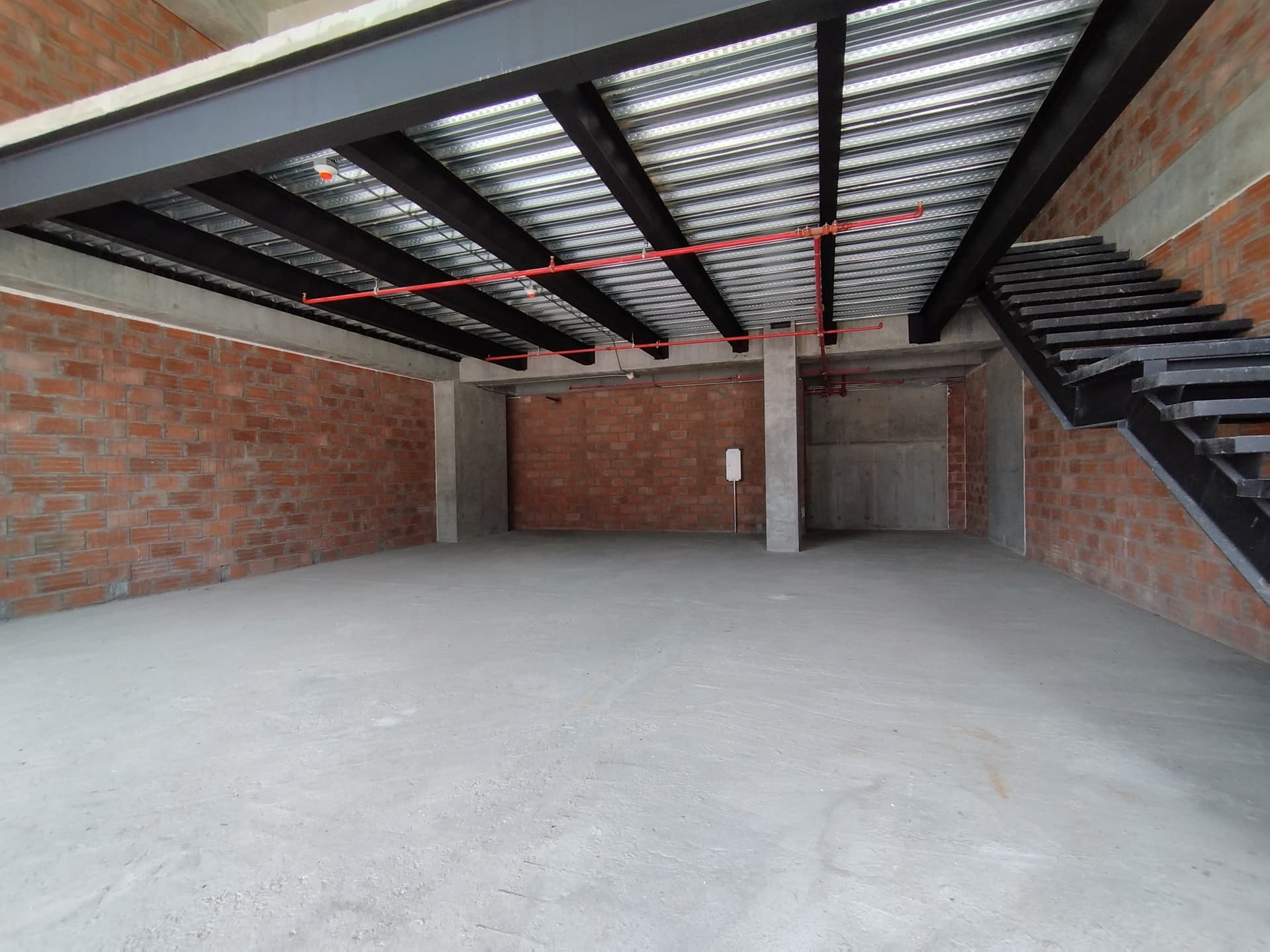 Local en arriendo en Ciudad Del Rio, El Poblado, Medellín — foto 1 de 8