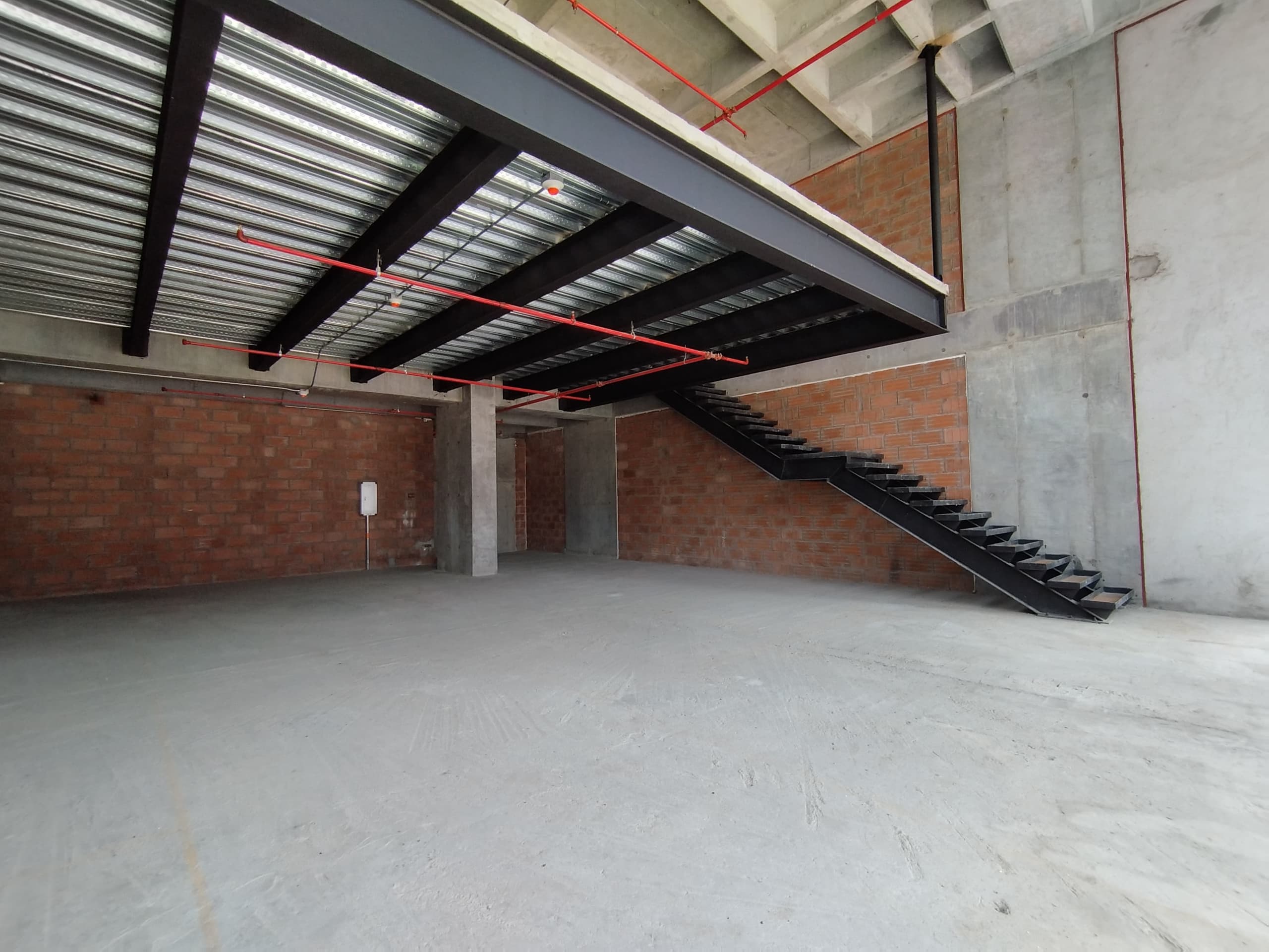 Local en arriendo en Ciudad Del Rio, El Poblado, Medellín — foto 2 de 8