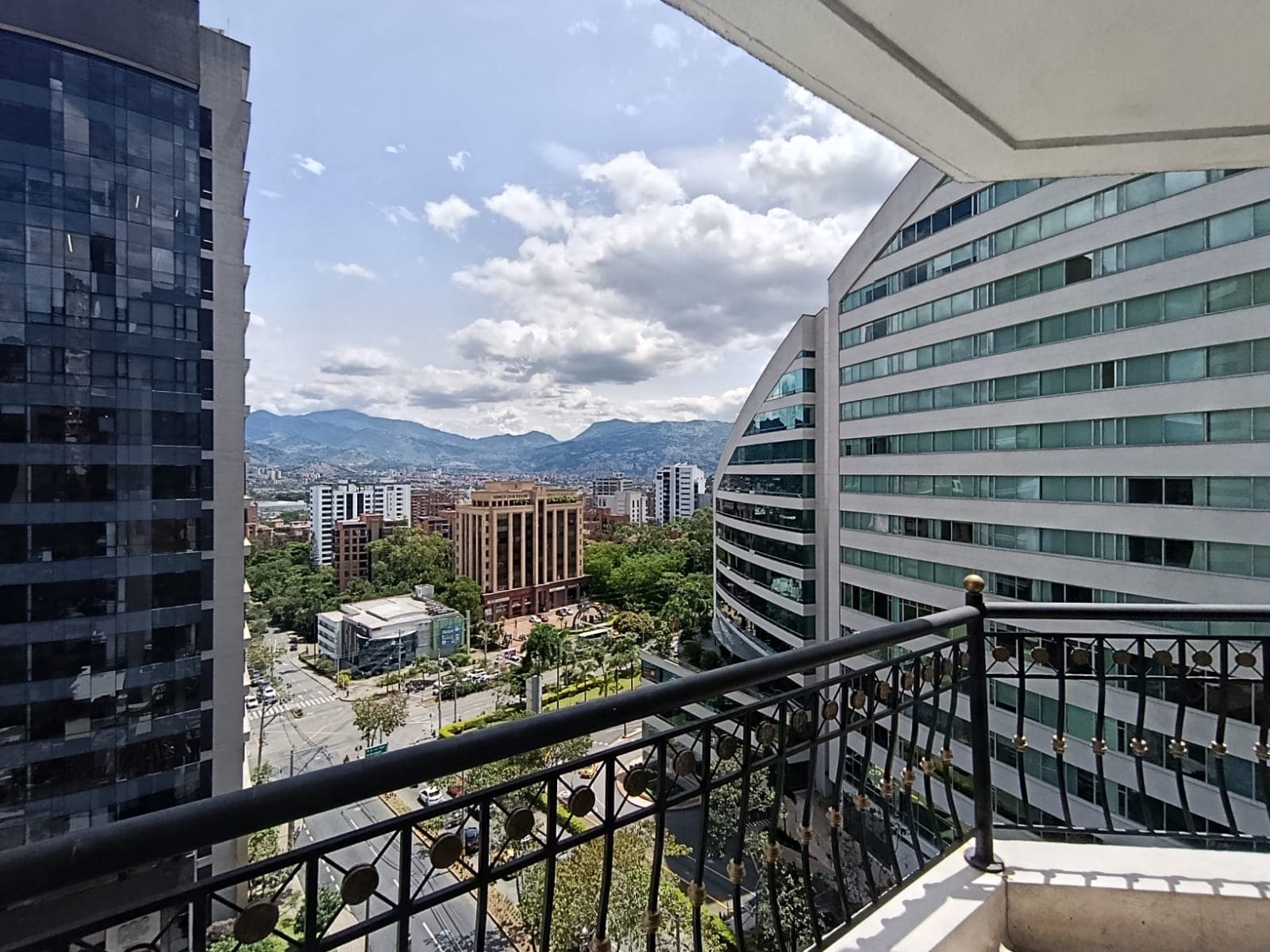 Apartamento en arriendo en Loma De Los Parra, El Poblado, Medellín — foto 1 de 20