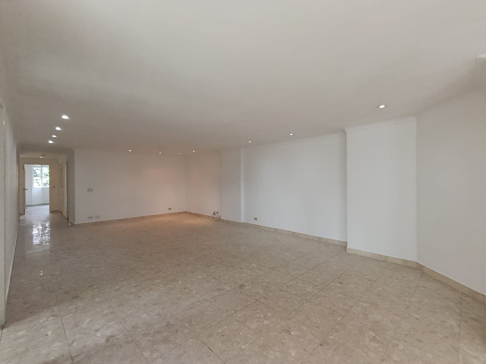 Apartamento en arriendo en Loma De Los Parra, El Poblado, Medellín — foto 2 de 20