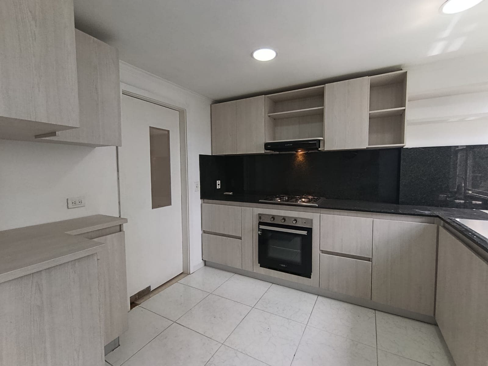 Apartamento en arriendo en Loma De Los Parra, El Poblado, Medellín — foto 3 de 20