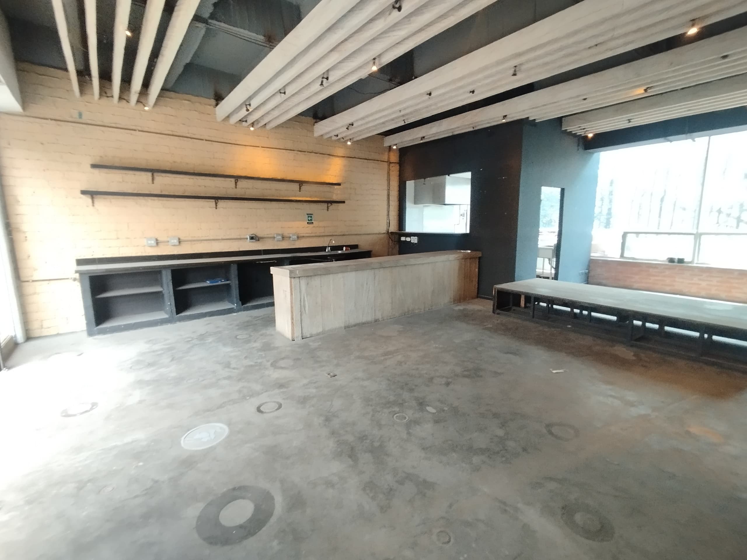 Local en arriendo en Milla De Oro, El Poblado, Medellín — foto 1 de 16