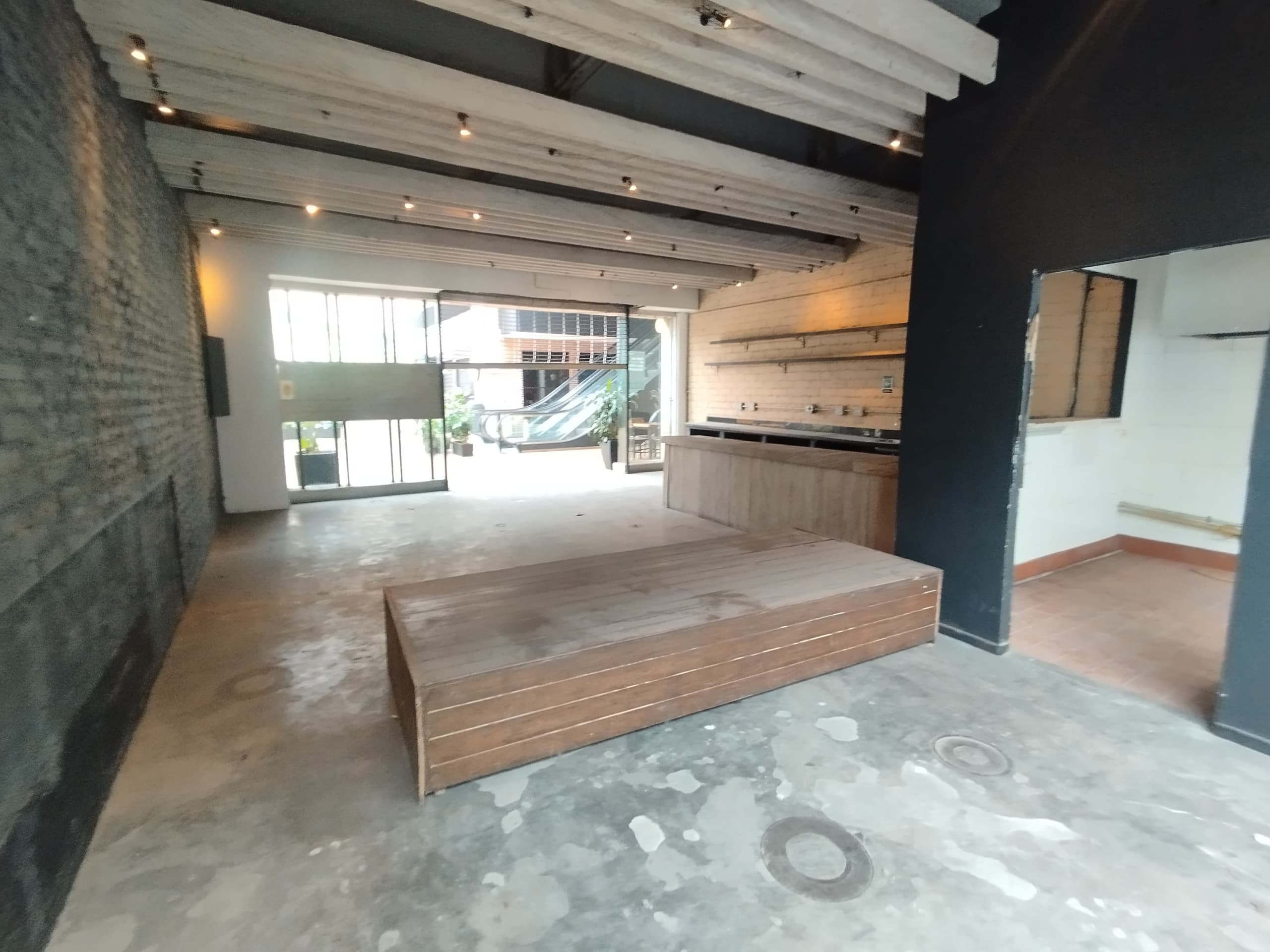 Local en arriendo en Milla De Oro, El Poblado, Medellín — foto 3 de 16