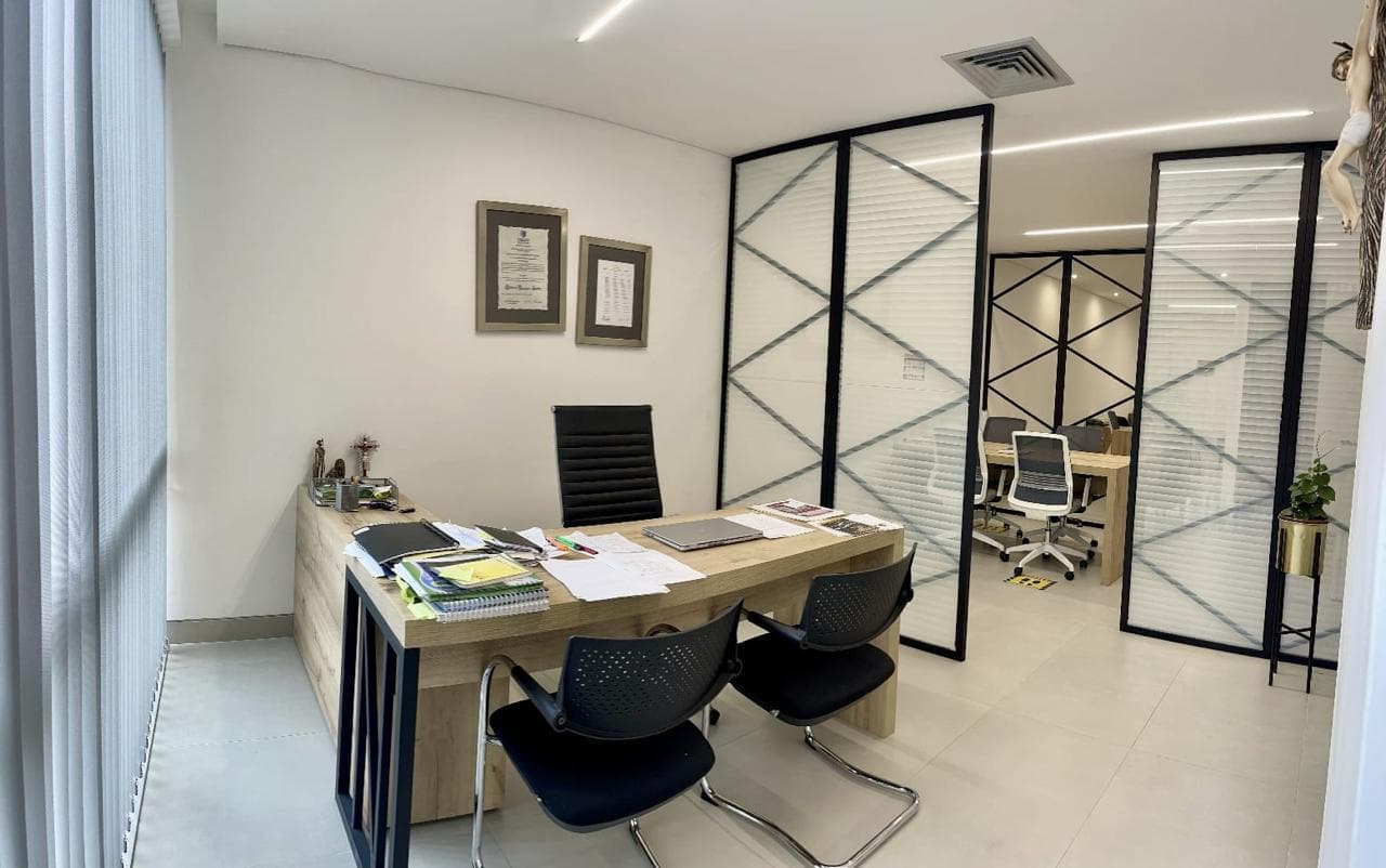 Oficina en arriendo en Las Palmas, Centro, Medellín — foto 1 de 20