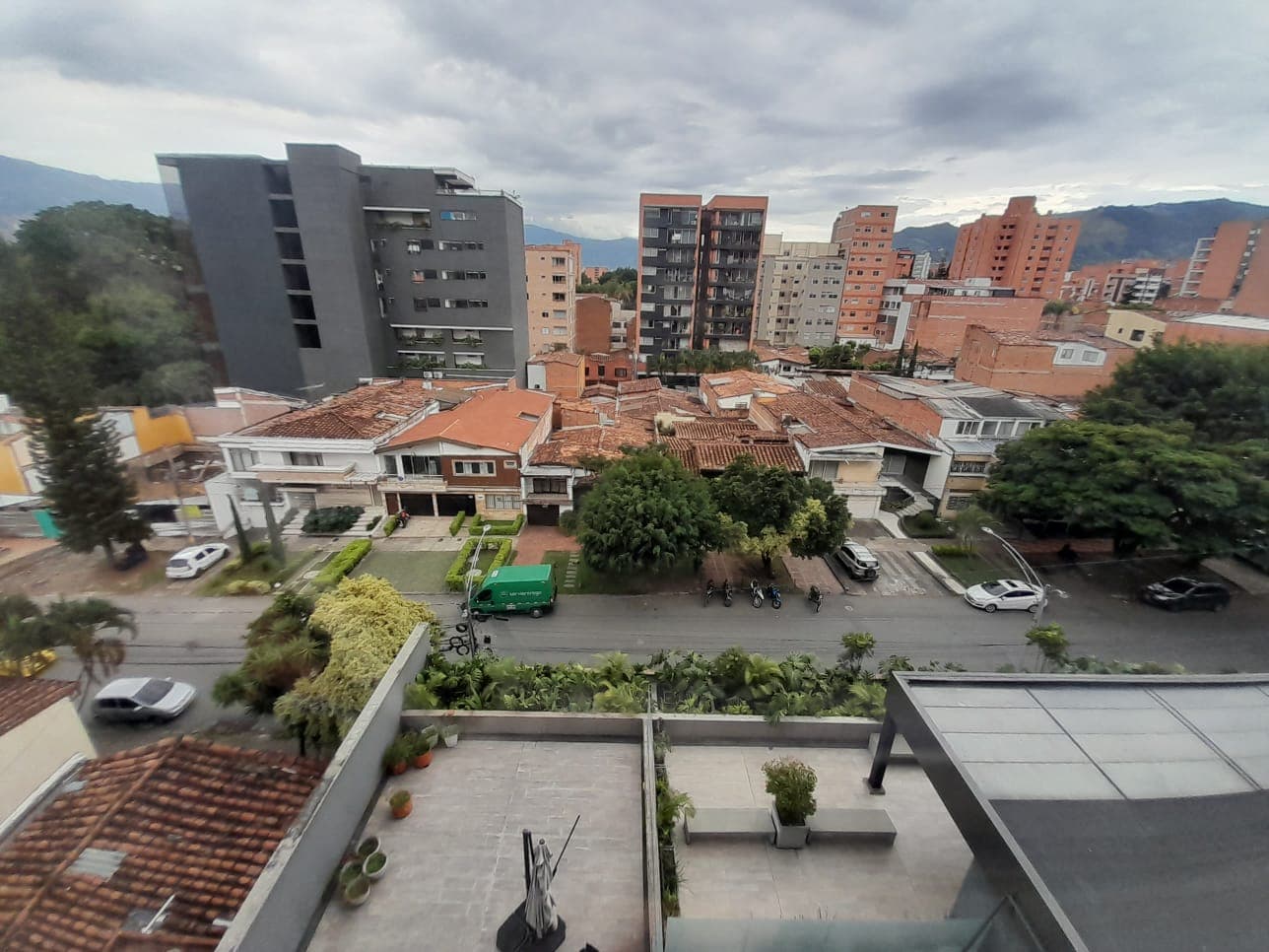Oficina en arriendo en El Nogal Los Almendros, Belen, Medellín — foto 1 de 20