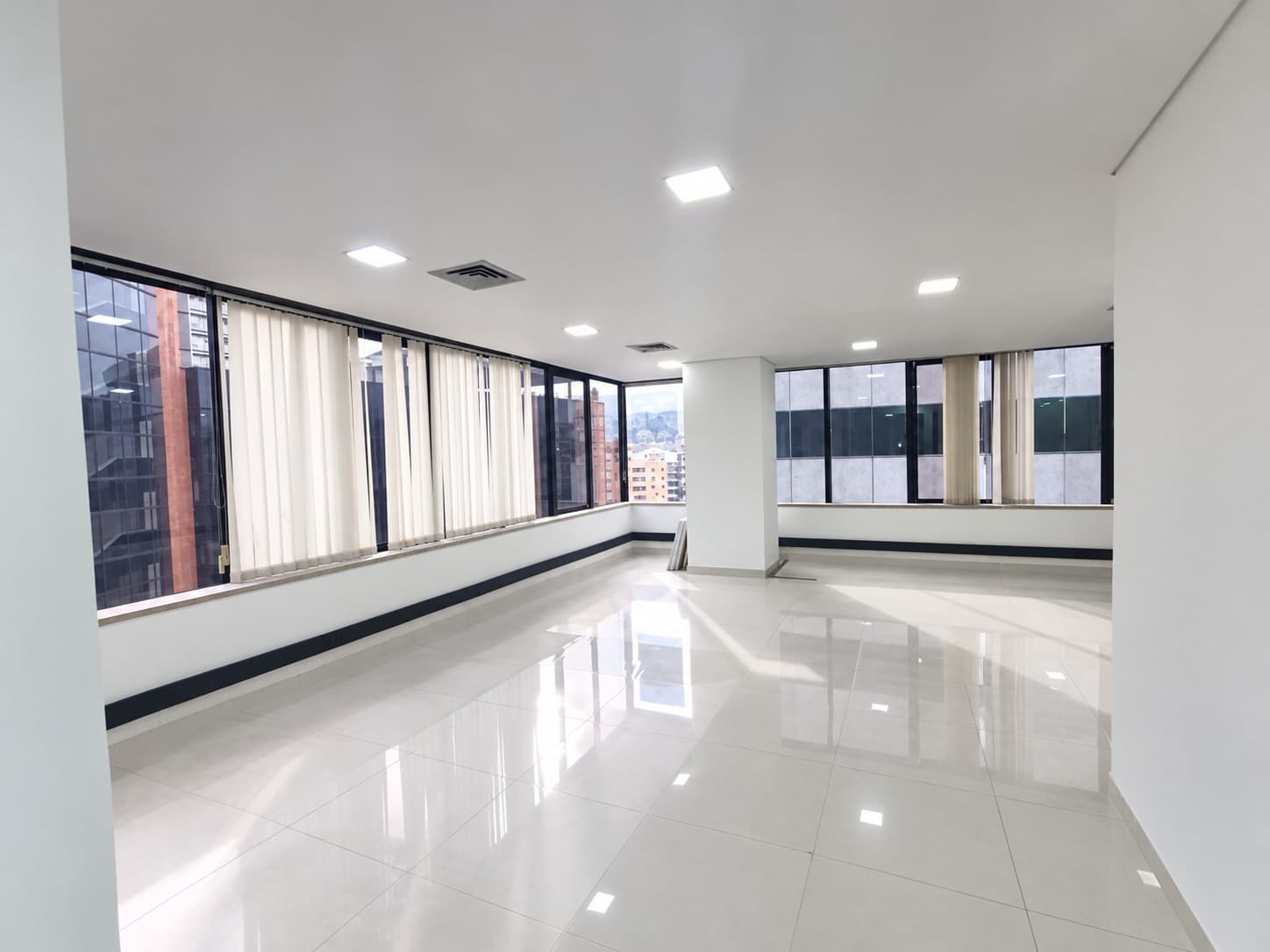 Oficina en arriendo en Milla de Oro, El Poblado, Medellín — foto 1 de 19