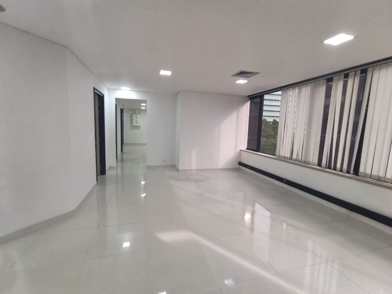 Oficina en arriendo en Milla de Oro, El Poblado, Medellín — foto 2 de 19
