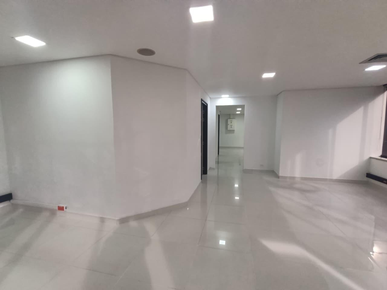 Oficina en arriendo en Milla de Oro, El Poblado, Medellín — foto 4 de 19