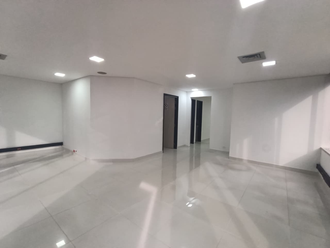 Oficina en arriendo en Milla de Oro, El Poblado, Medellín — foto 5 de 19