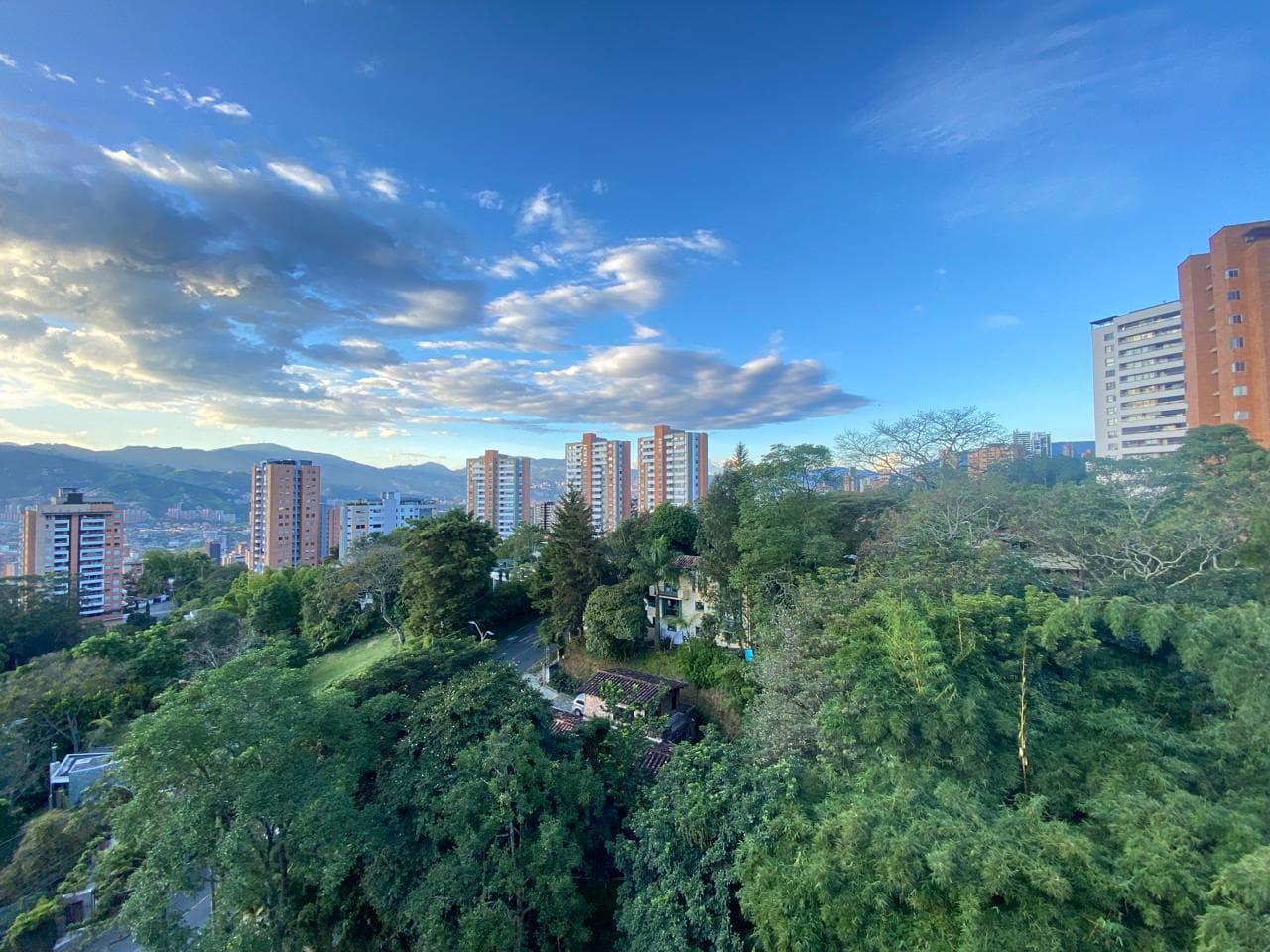 Apartamento en arriendo en Loma Del Esmeraldal, Envigado — foto 1 de 13