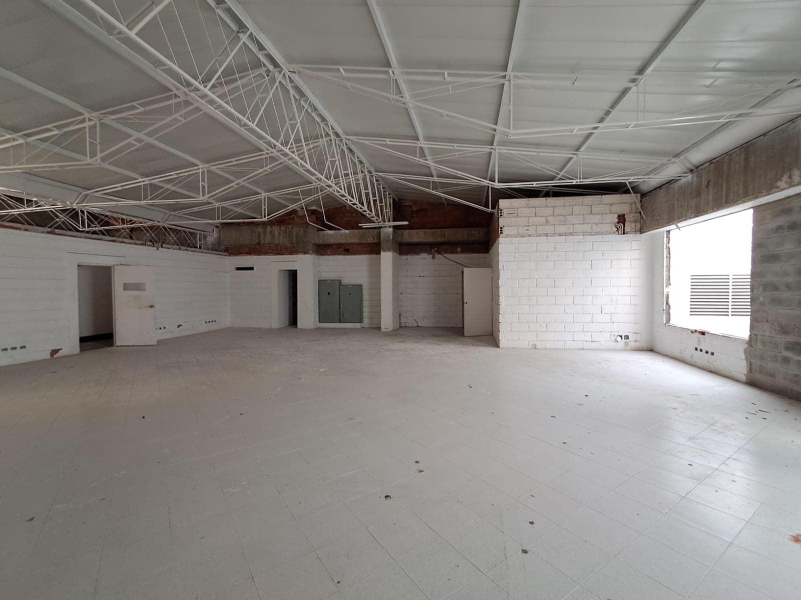 Bodega en arriendo en Centro, Medellín — foto 1 de 15