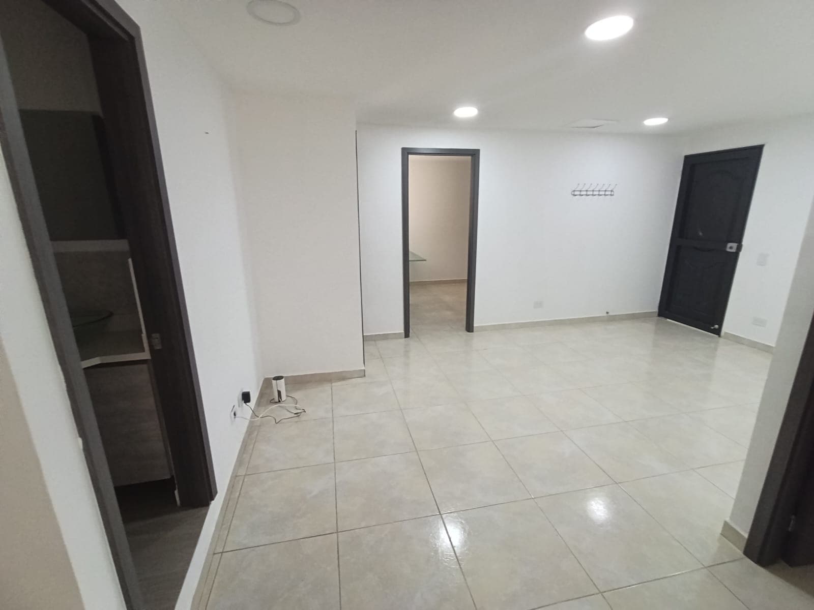 Apartamento en arriendo en La Floresta, La America, Medellín — foto 1 de 14