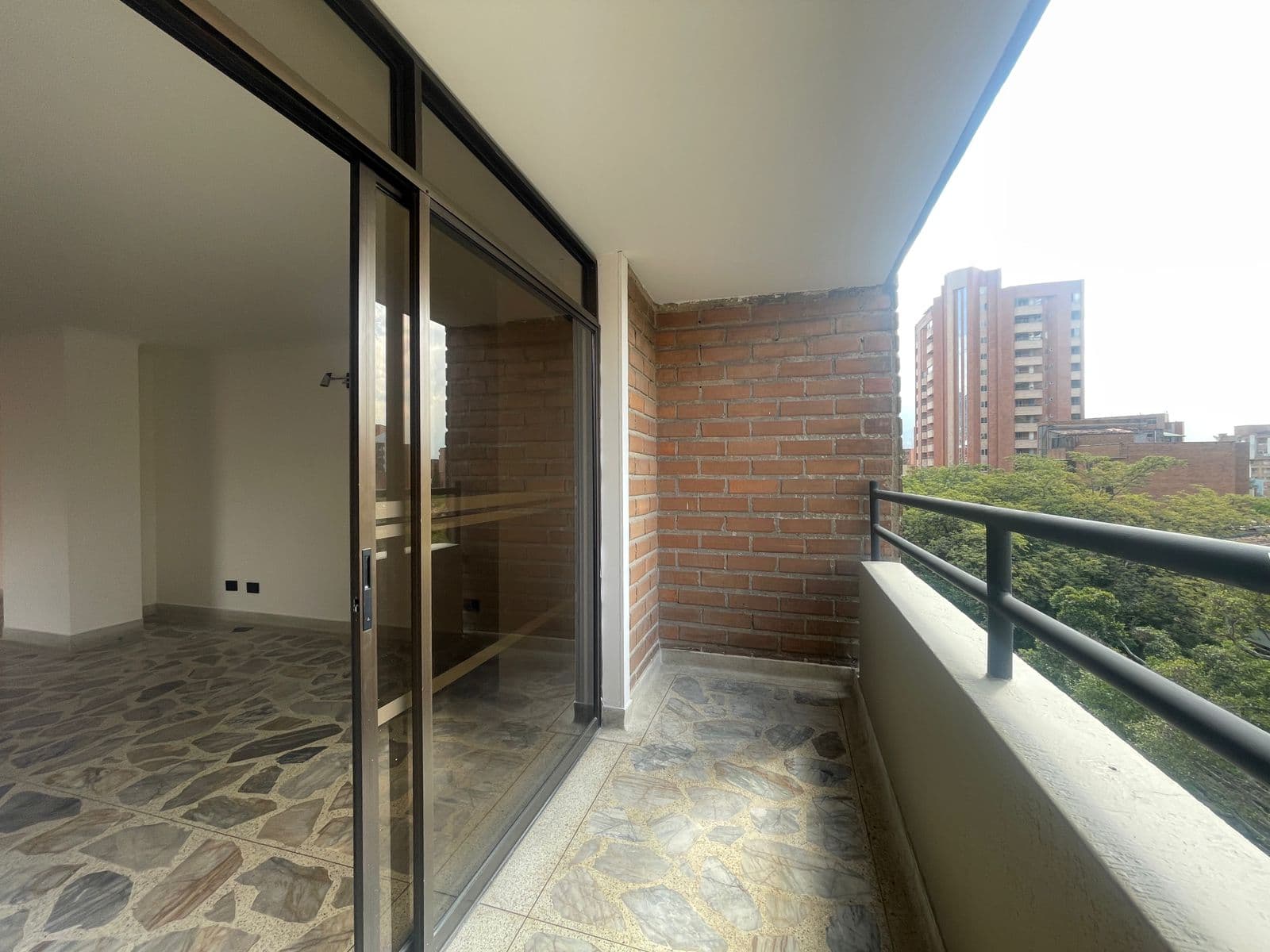 Apartamento en arriendo en Laureles, Medellín — foto 1 de 18