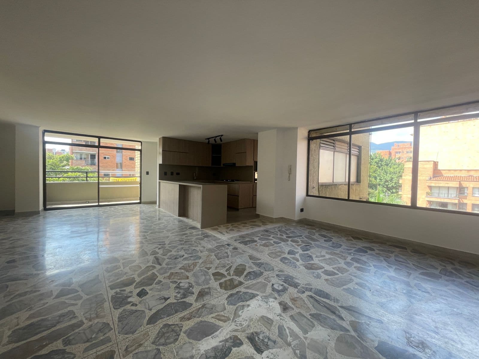 Apartamento en arriendo en Laureles, Medellín — foto 2 de 18
