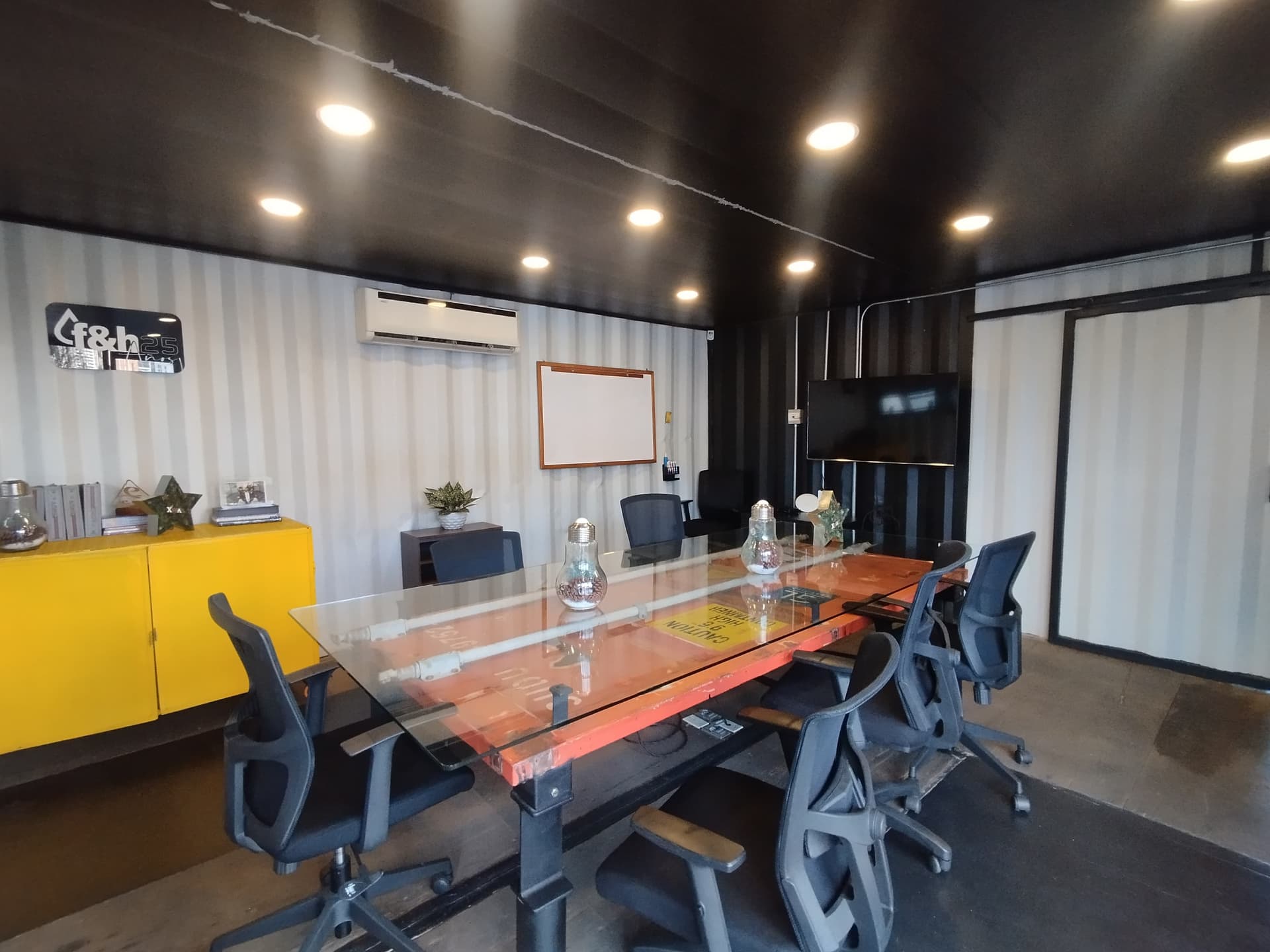 Oficina en arriendo en Santa Fé, Guayabal, Medellín — foto 1 de 20