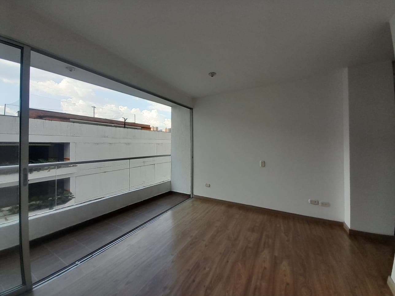 Apartamento en arriendo en Prados de Sabaneta — foto 1 de 18