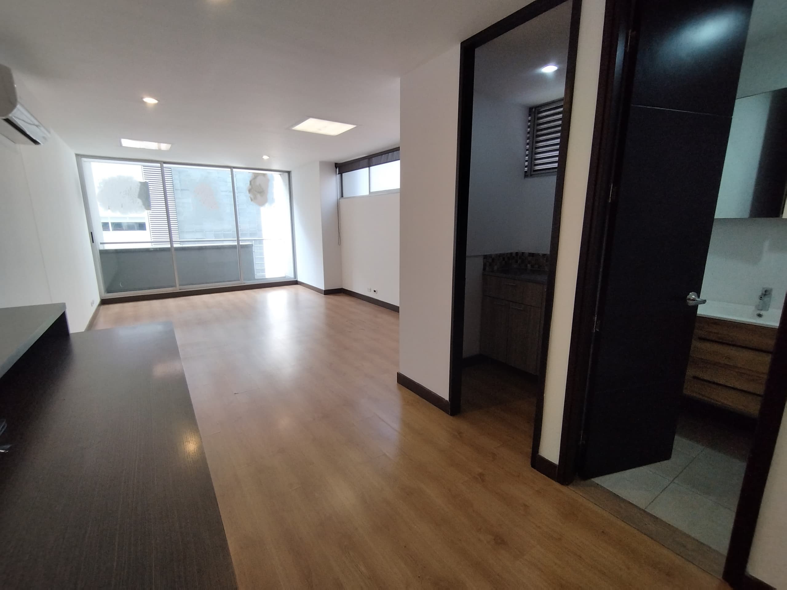 Oficina en arriendo en Milla de Oro, El Poblado, Medellín — foto 2 de 8