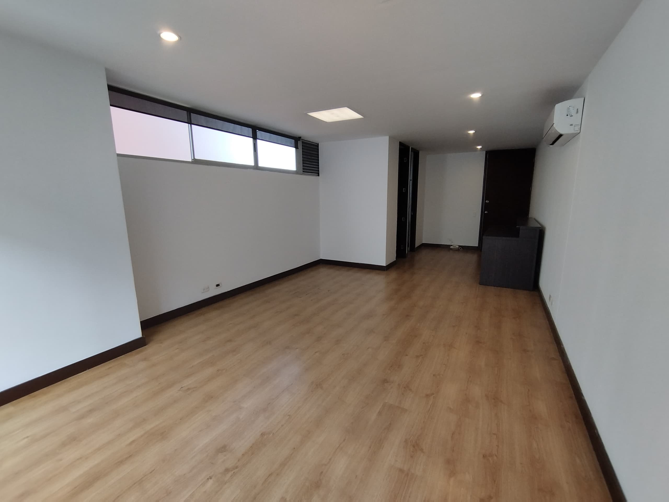 Oficina en arriendo en Milla de Oro, El Poblado, Medellín — foto 3 de 8