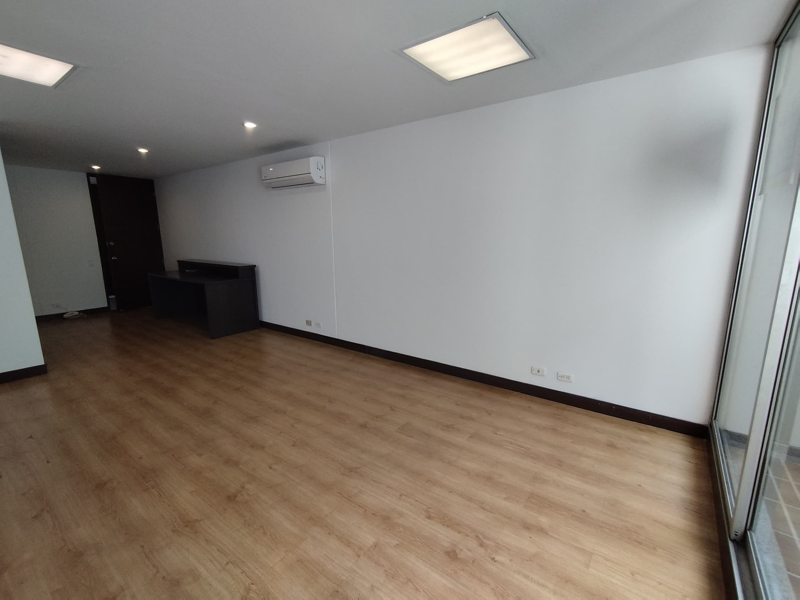 Oficina en arriendo en Milla de Oro, El Poblado, Medellín — foto 4 de 8