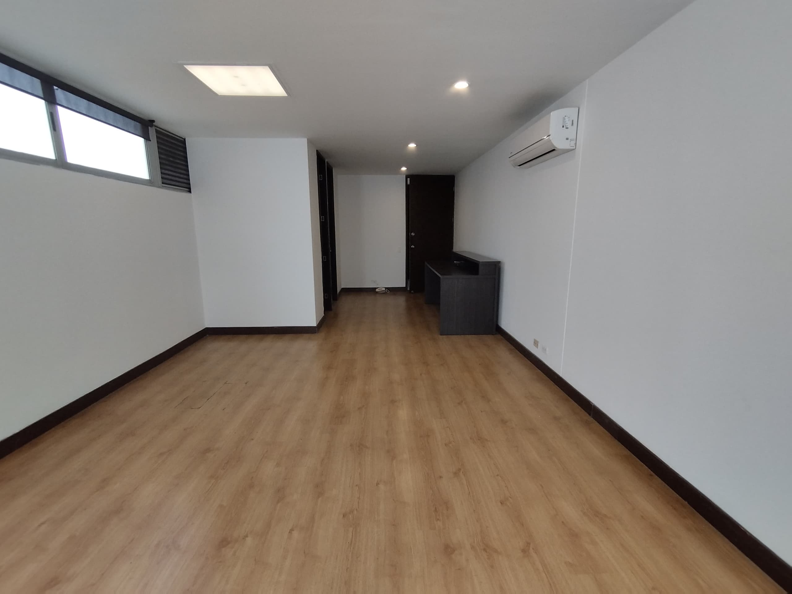 Oficina en arriendo en Milla de Oro, El Poblado, Medellín — foto 5 de 8