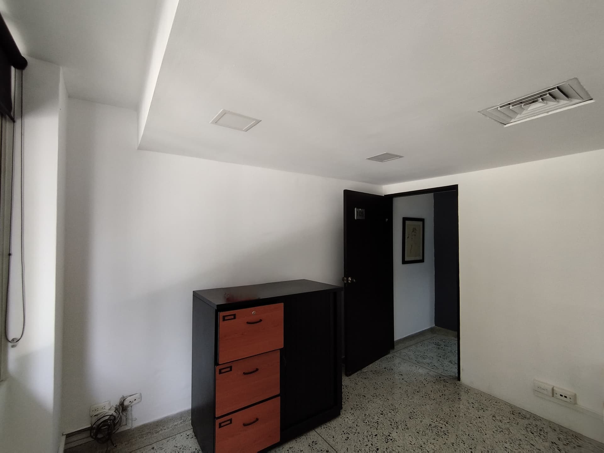Oficina en arriendo en Santa María De Los Ángeles, El Poblado, Medellín — foto 1 de 8