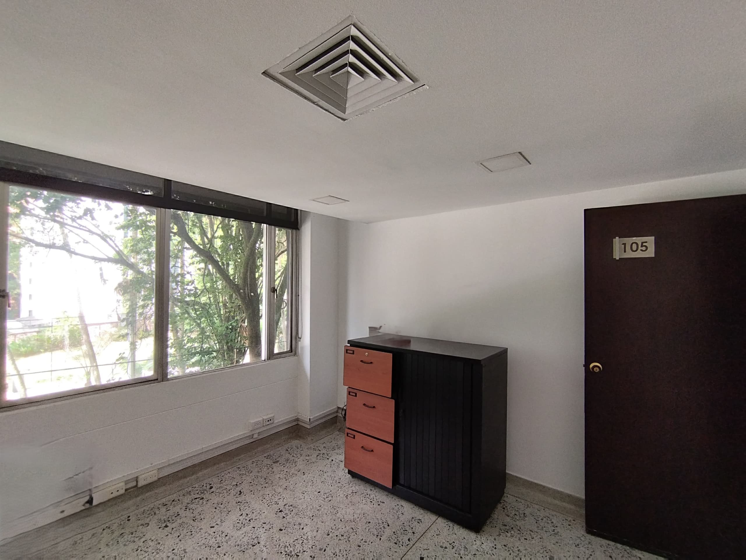 Oficina en arriendo en Santa María De Los Ángeles, El Poblado, Medellín — foto 3 de 8