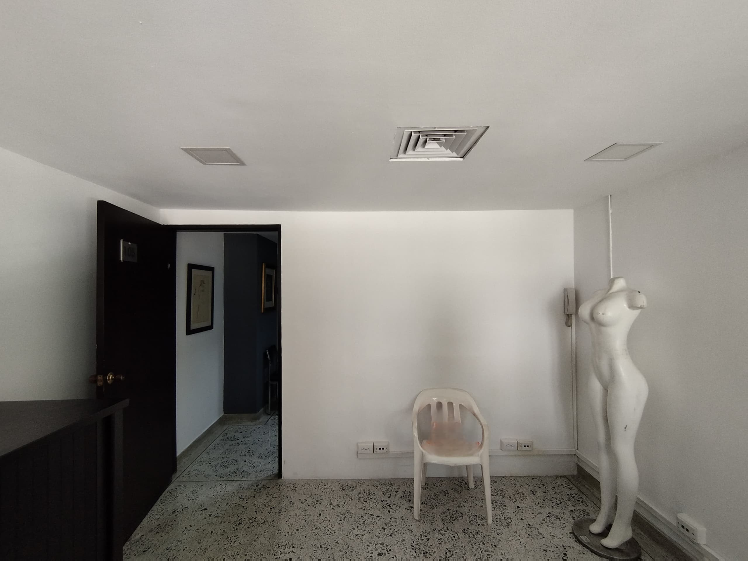 Oficina en arriendo en Santa María De Los Ángeles, El Poblado, Medellín — foto 5 de 8