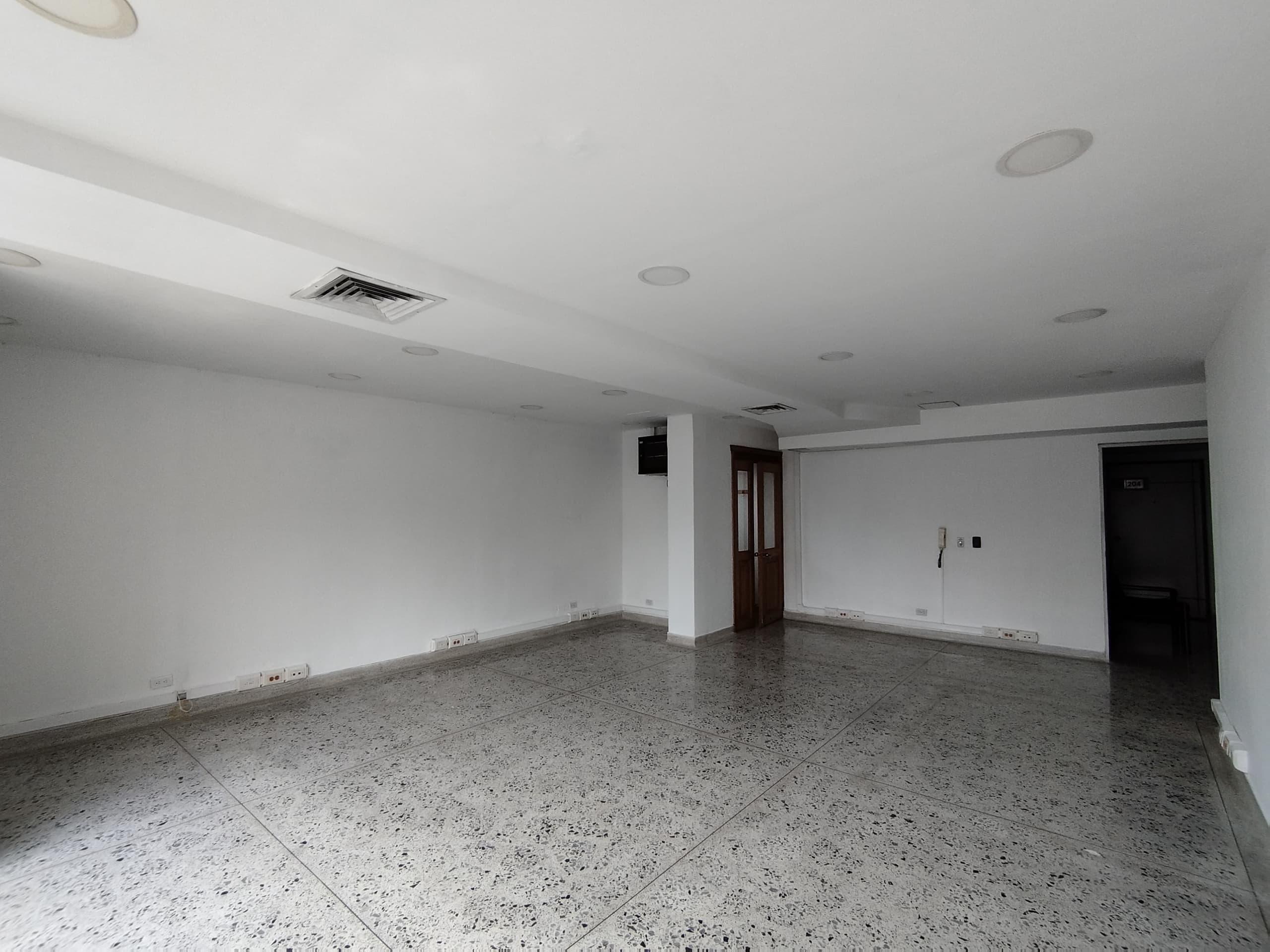 Oficina en arriendo en Santa María De Los Ángeles, El Poblado, Medellín — foto 3 de 12