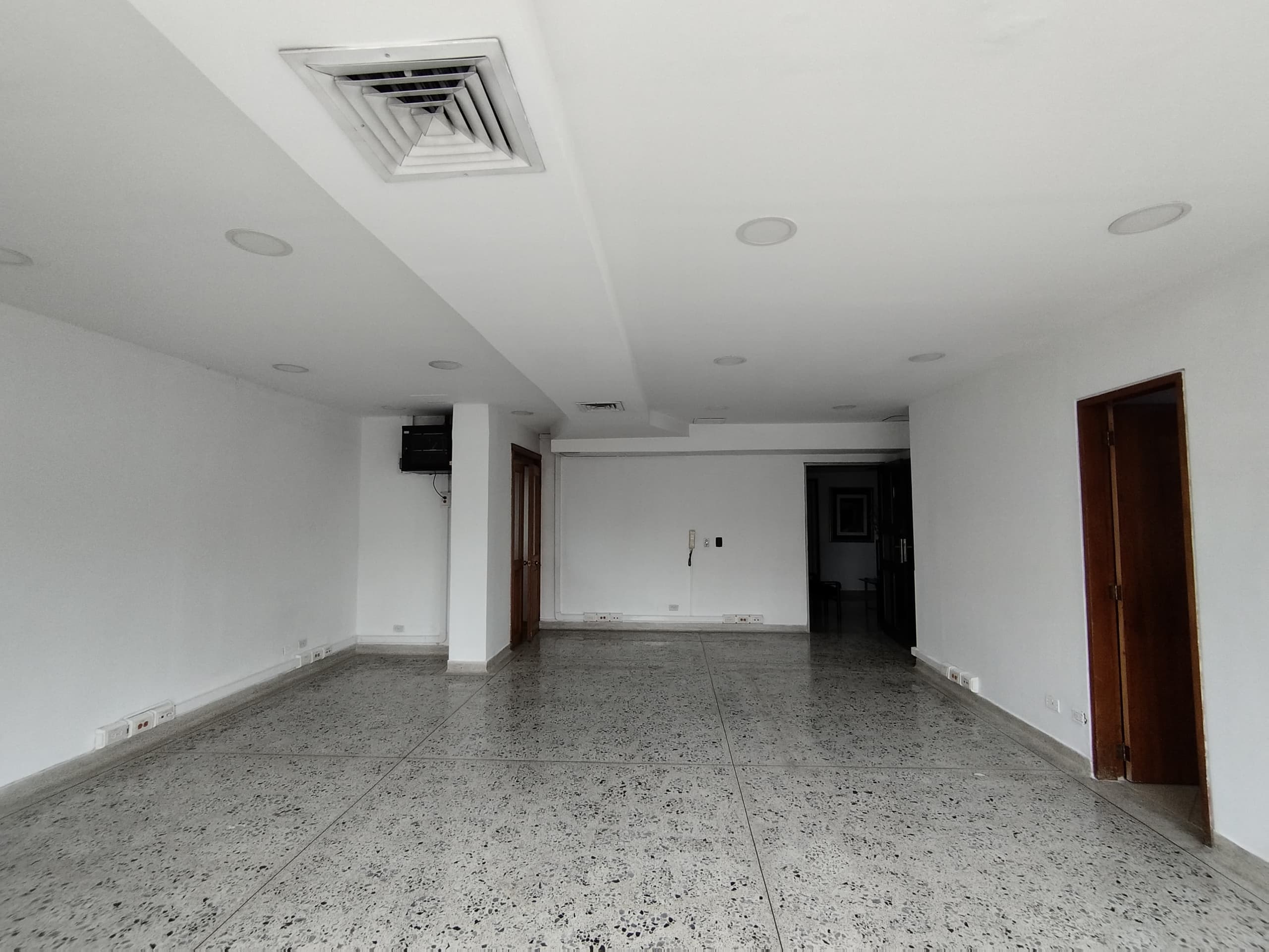 Oficina en arriendo en Santa María De Los Ángeles, El Poblado, Medellín — foto 4 de 12