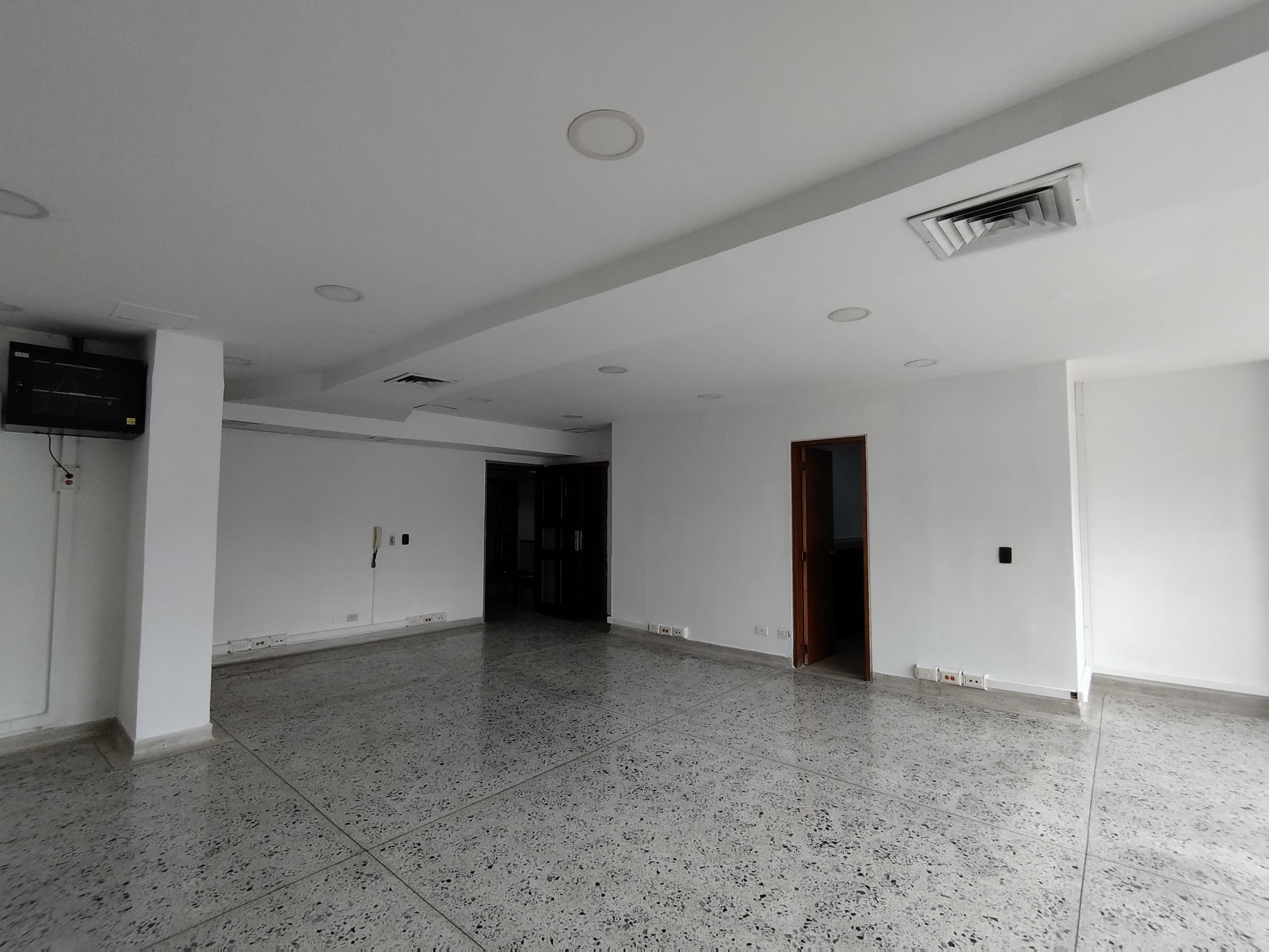 Oficina en arriendo en Santa María De Los Ángeles, El Poblado, Medellín — foto 5 de 12