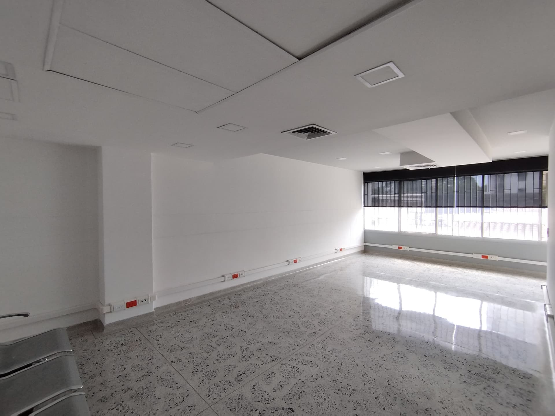 Oficina en arriendo en Santa María De Los Ángeles, El Poblado, Medellín — foto 1 de 12